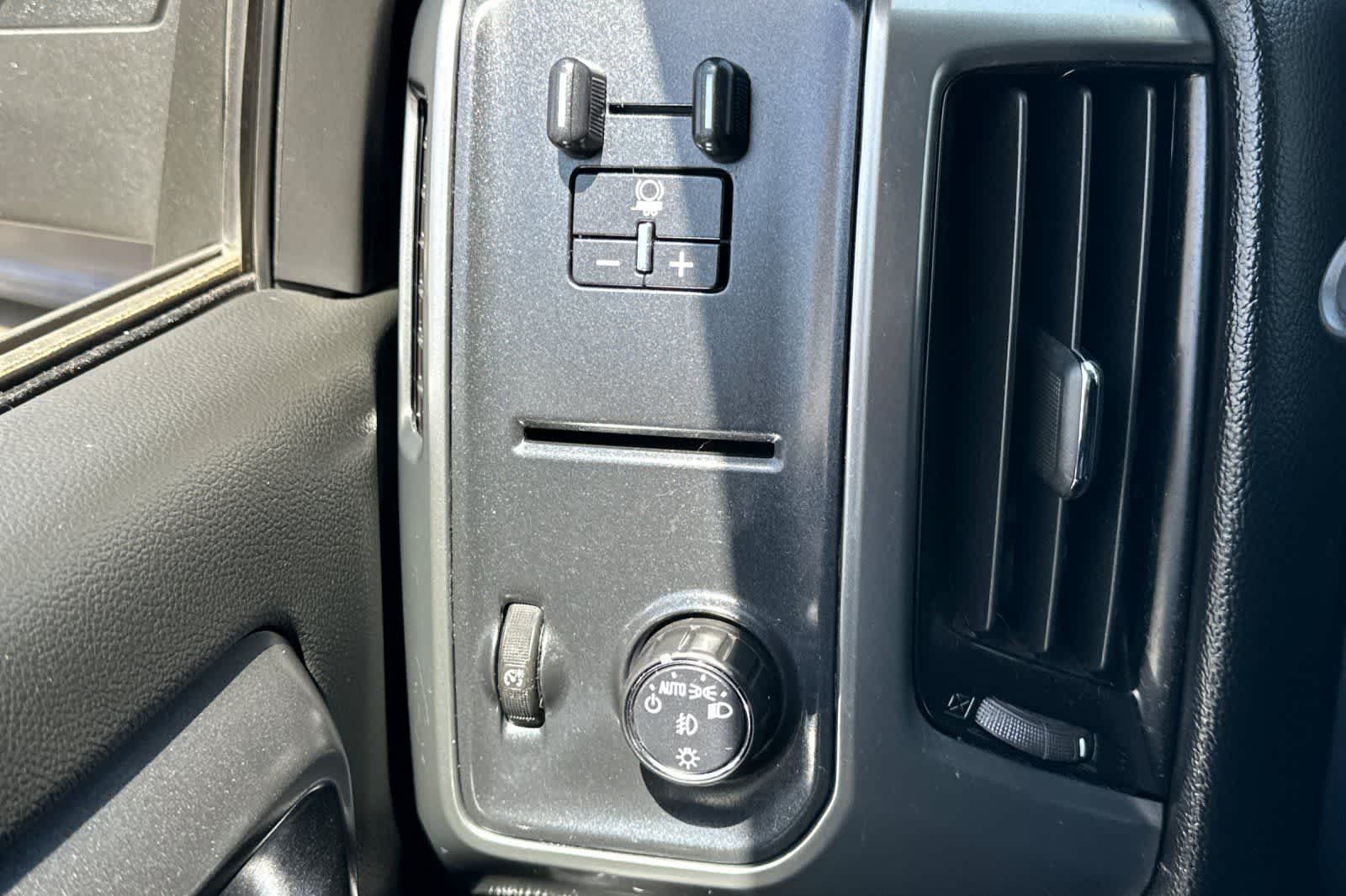 Thumbnail: 2018 Chevrolet Silverado 1500 - 29