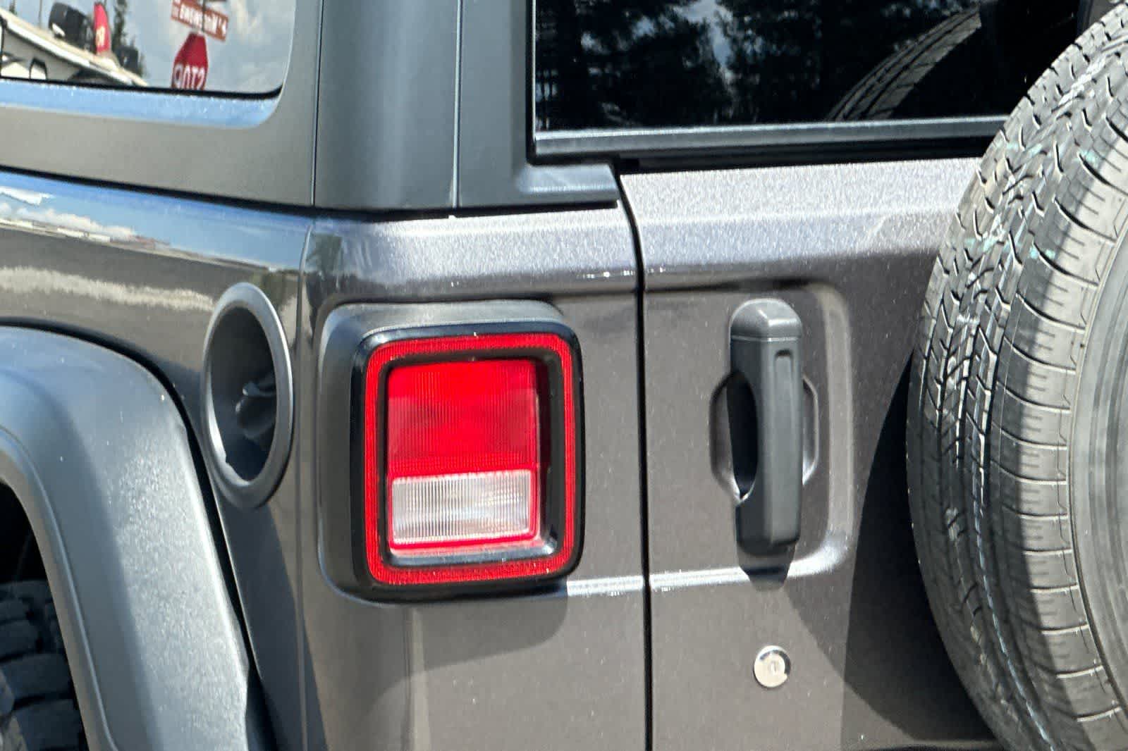 Thumbnail: 2018 Jeep Wrangler - 33