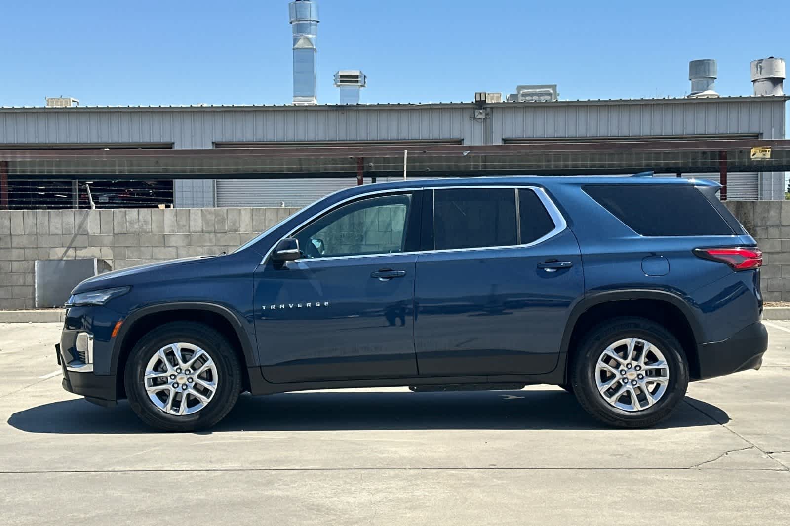 Thumbnail: 2023 Chevrolet Traverse - 6