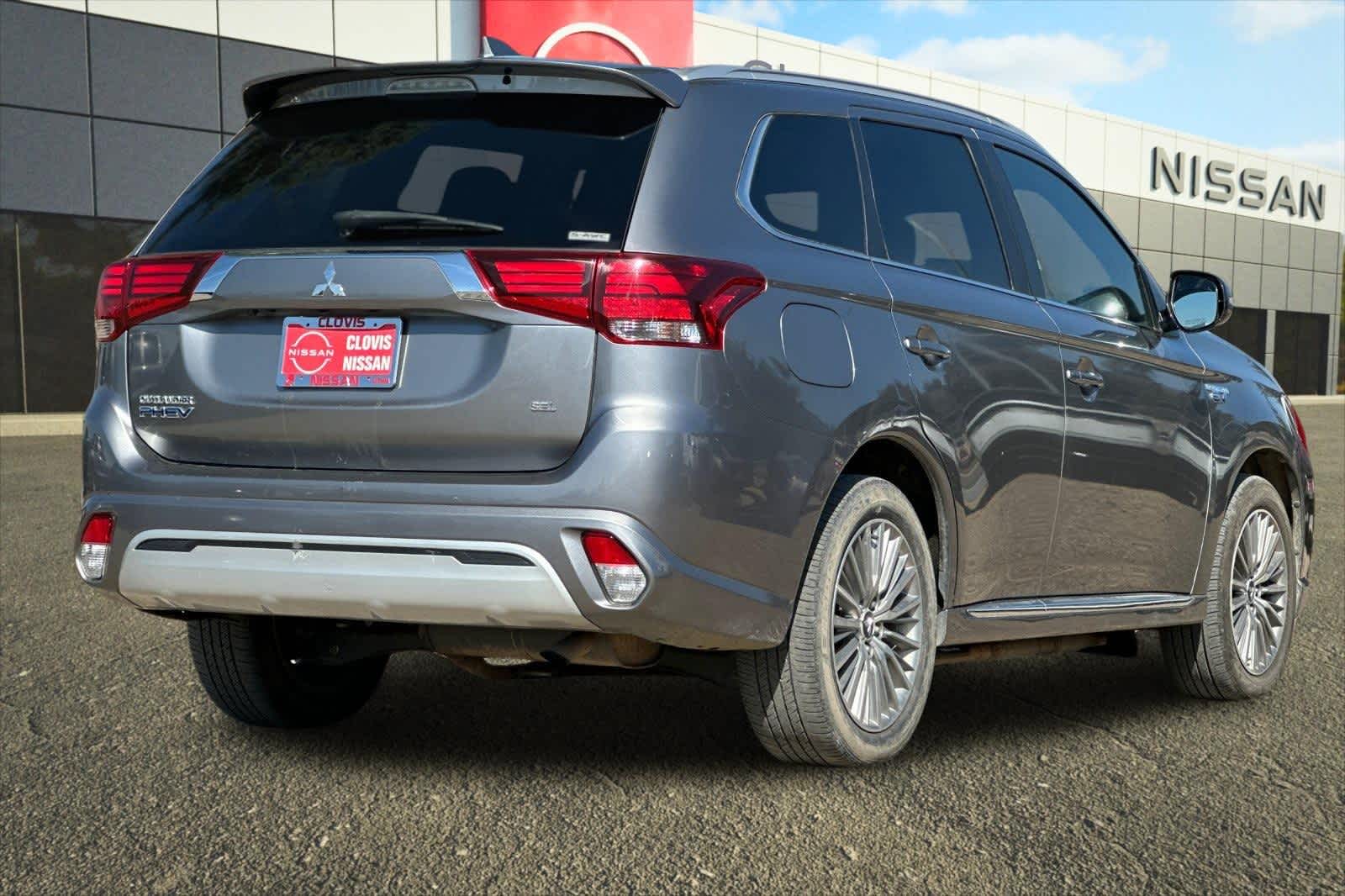 Thumbnail: 2022 Mitsubishi Outlander - 3