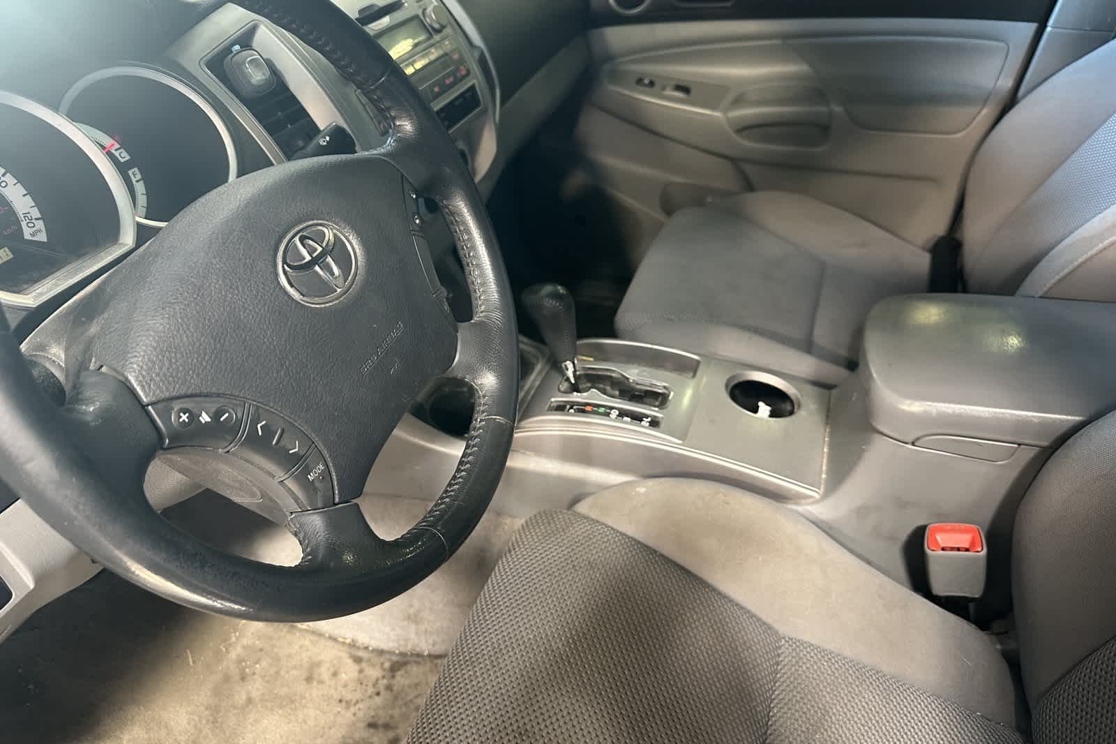 Thumbnail: 2011 Toyota Tacoma - 14