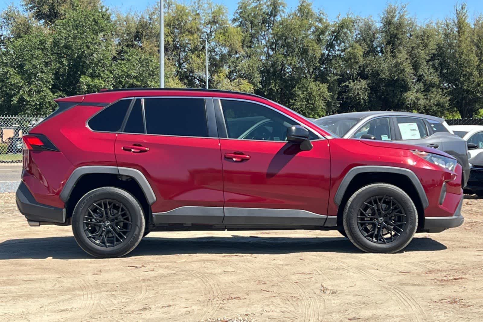 Thumbnail: 2021 Toyota RAV4 - 9