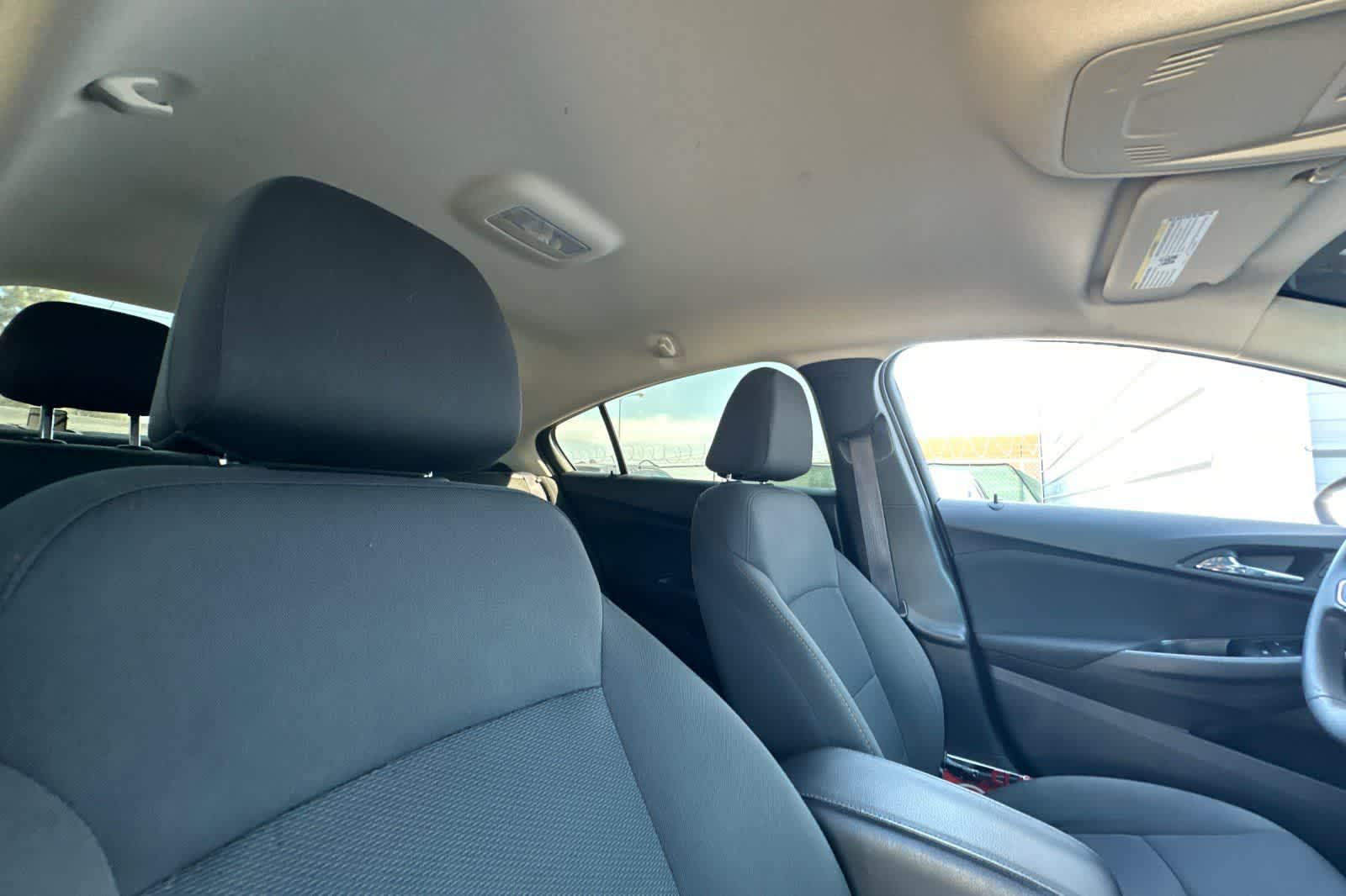 Thumbnail: 2017 Chevrolet Cruze - 18