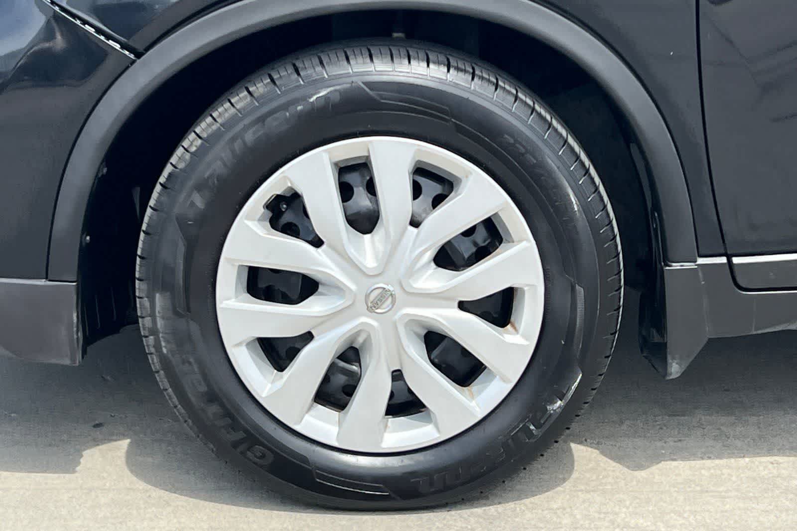 Thumbnail: 2017 Nissan Rogue - 33