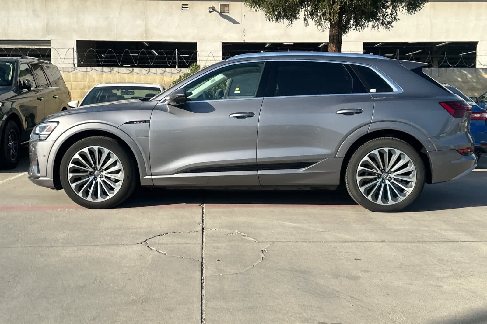 Thumbnail: 2019 Audi e-tron - 6