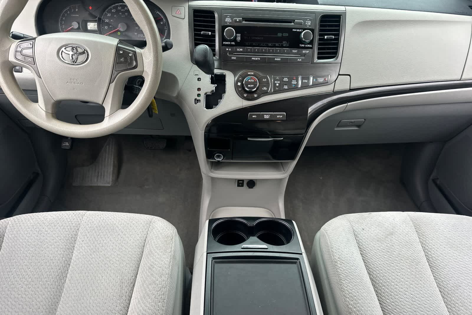 Thumbnail: 2014 Toyota Sienna - 4