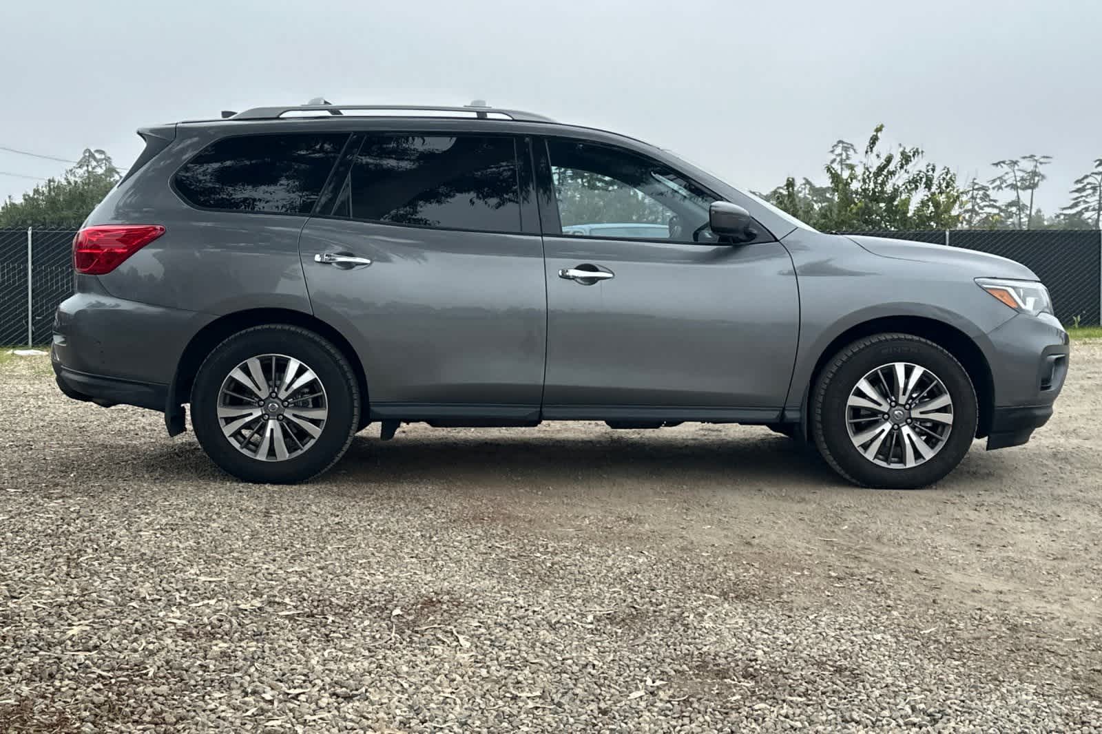 Thumbnail: 2020 Nissan Pathfinder - 9