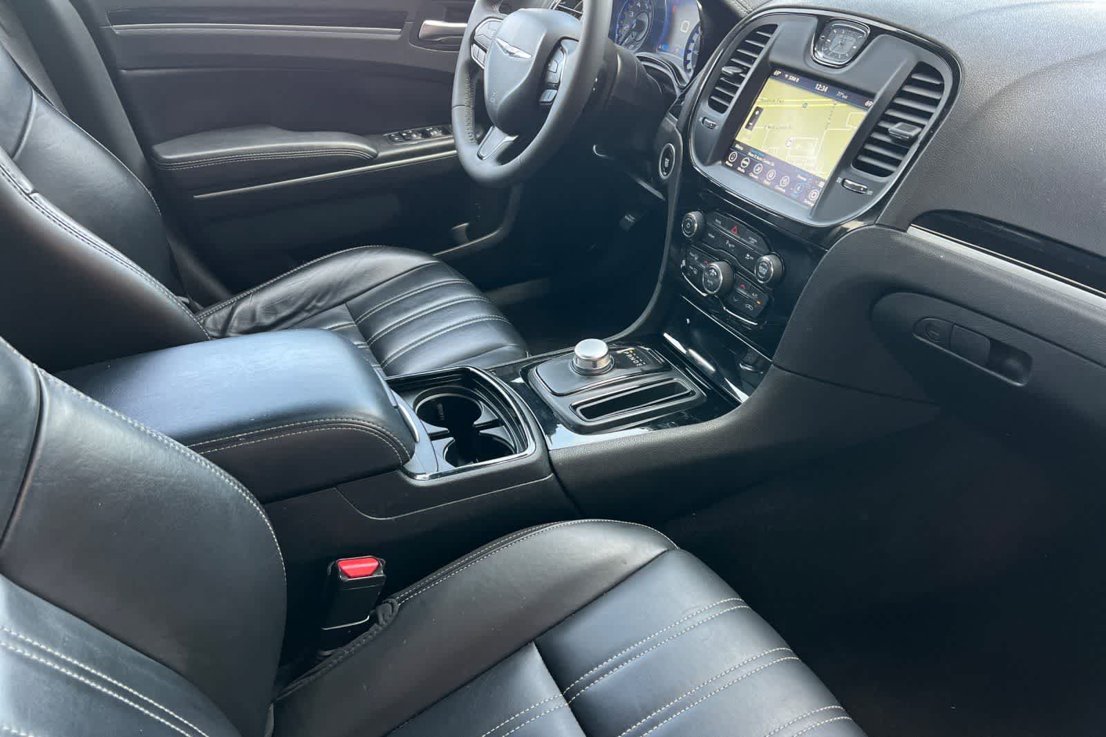 Thumbnail: 2023 Chrysler 300 - 17