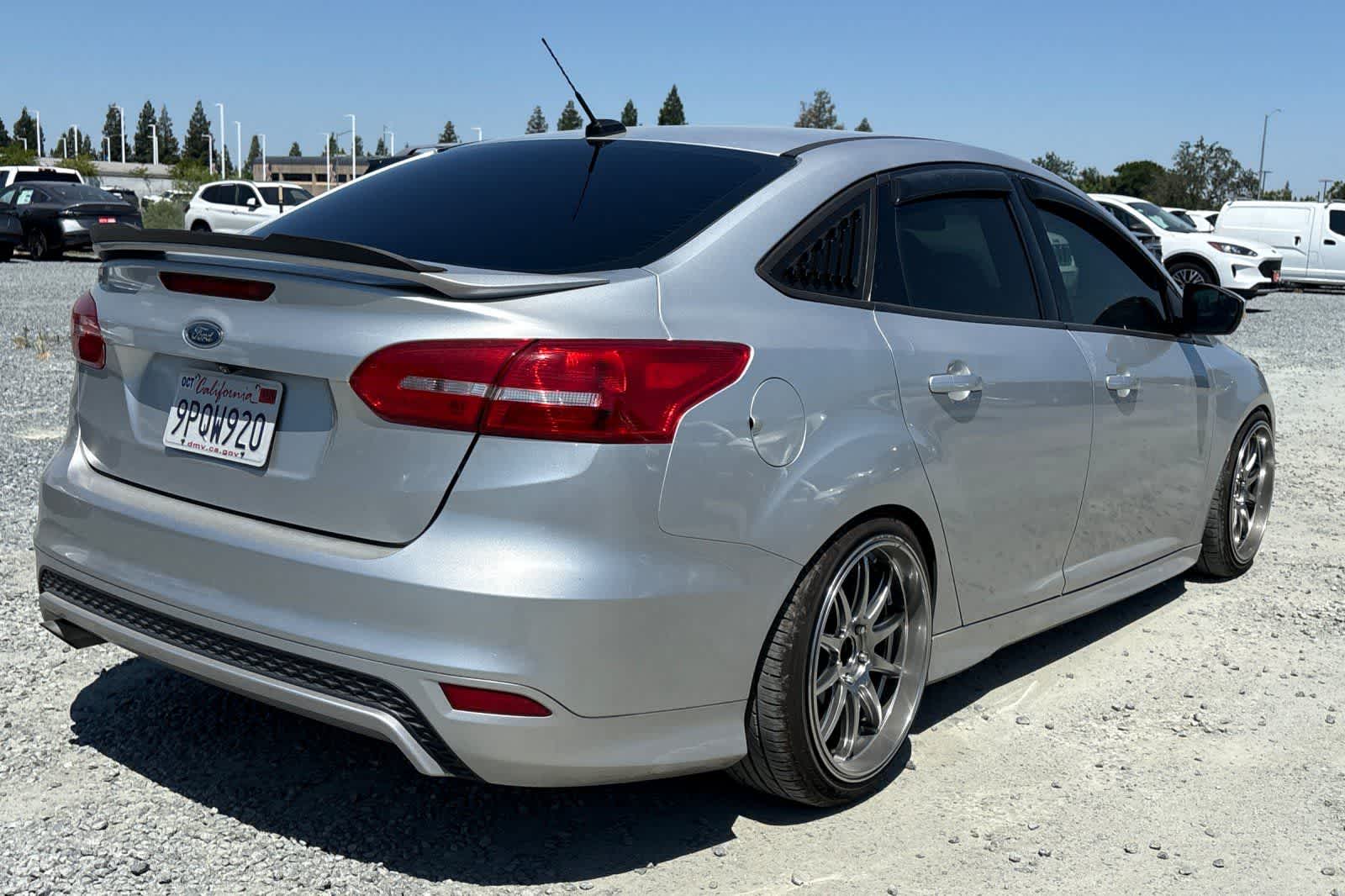 Thumbnail: 2015 Ford Focus - 3