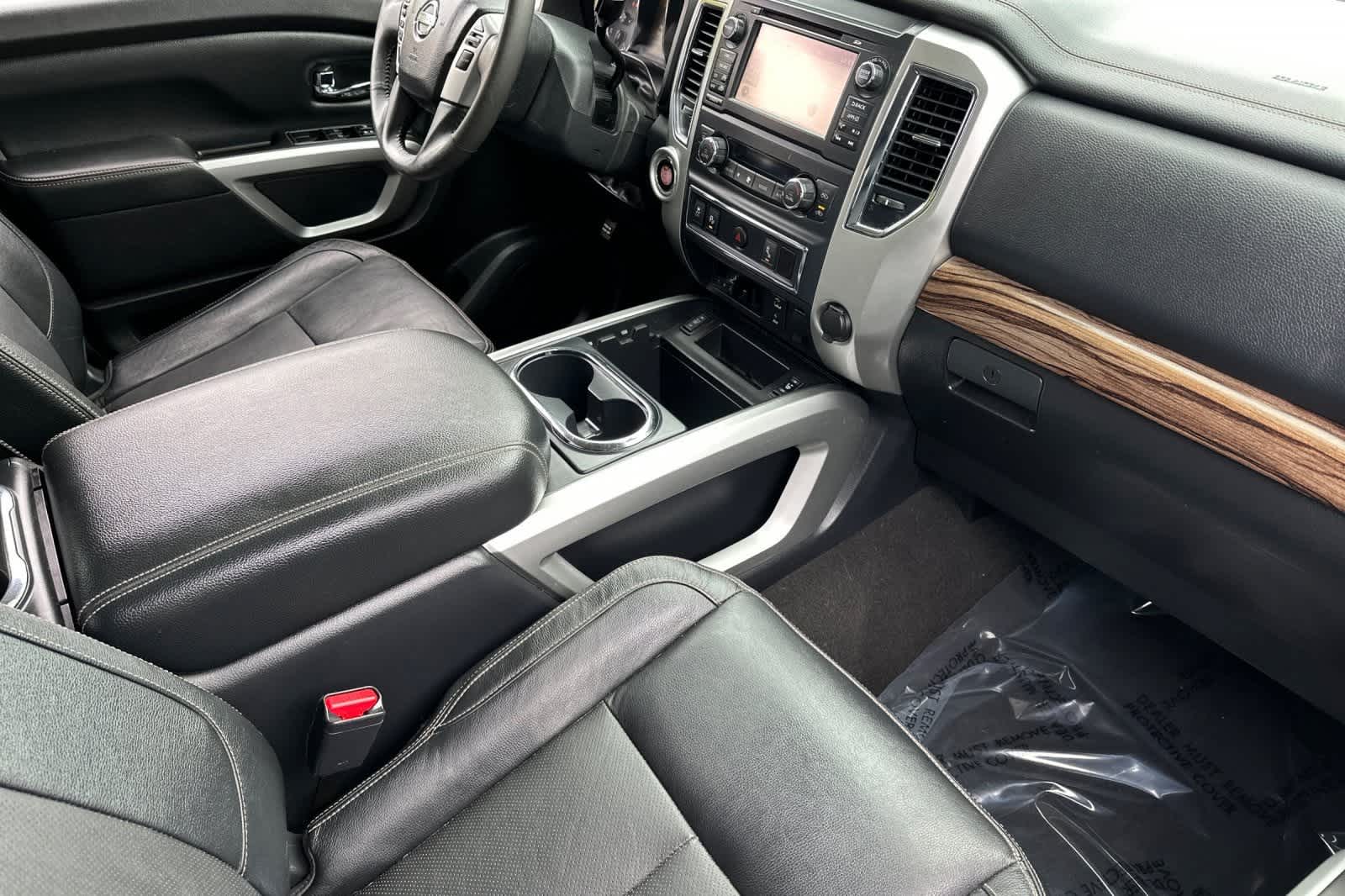 2017 Nissan Titan SL 18