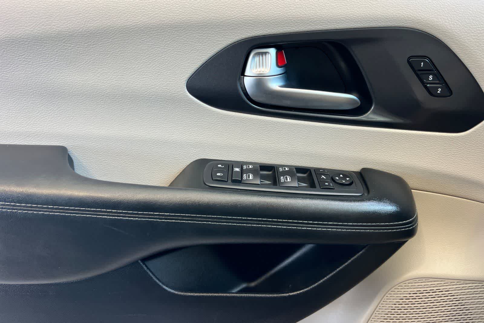 Thumbnail: 2020 Chrysler Pacifica - 13