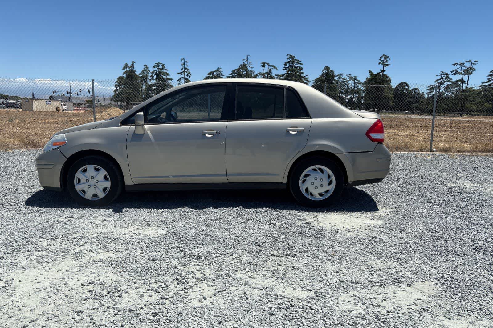 Thumbnail: 2009 Nissan Versa - 6