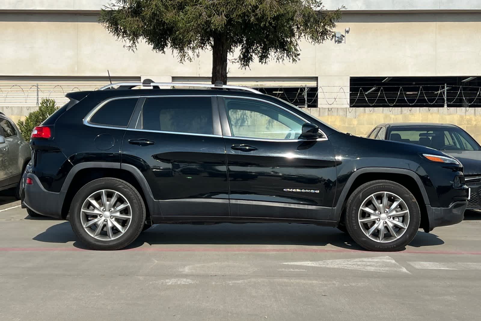 Thumbnail: 2018 Jeep Cherokee - 9