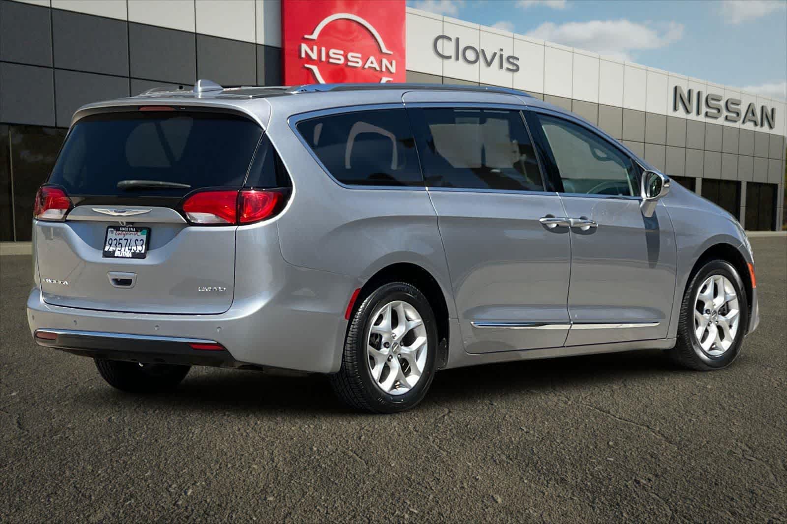 Thumbnail: 2020 Chrysler Pacifica - 3