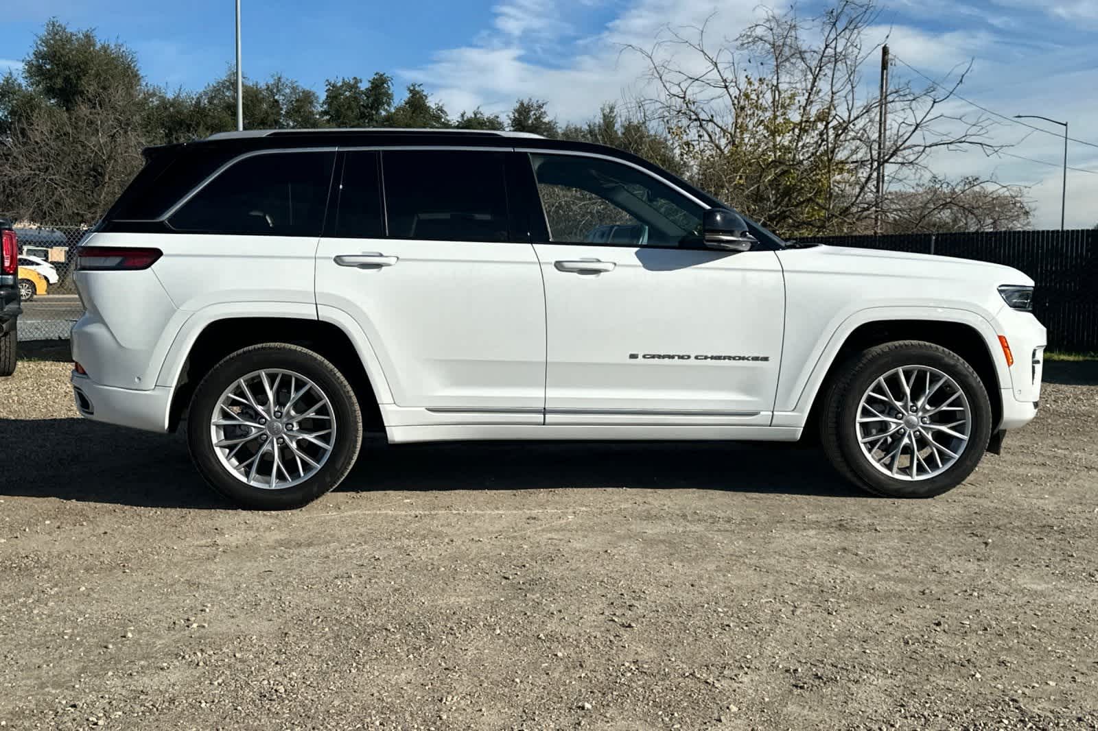 Thumbnail: 2023 Jeep Grand Cherokee - 9