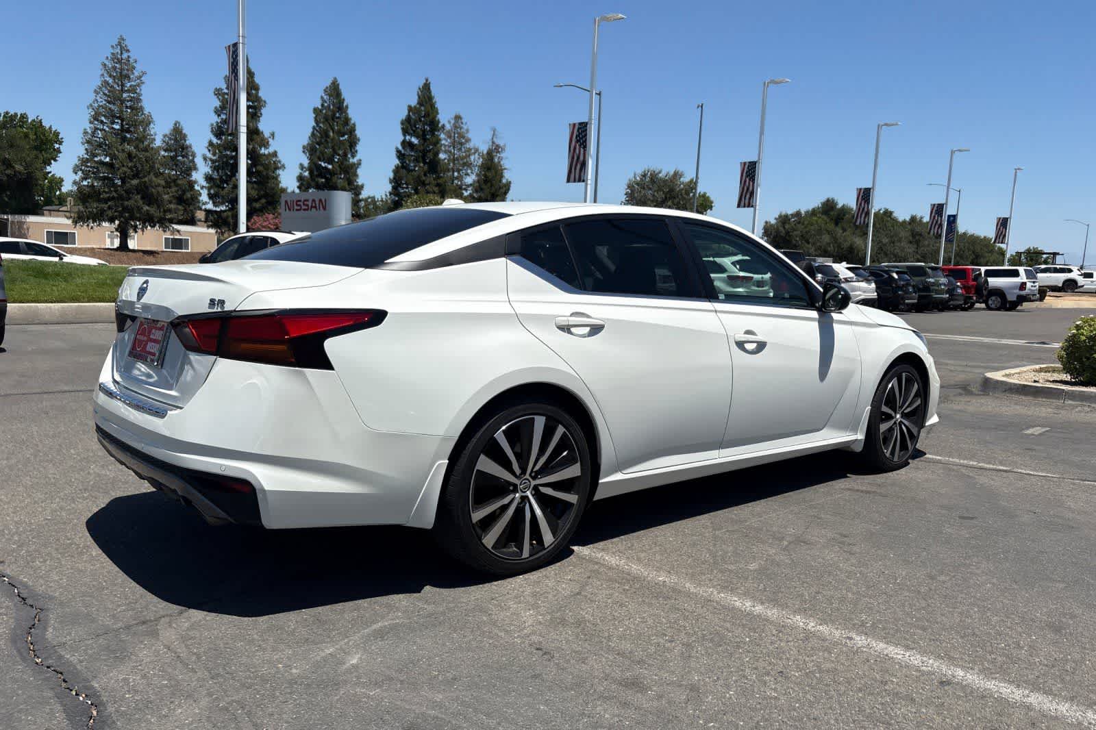 Thumbnail: 2022 Nissan Altima - 3