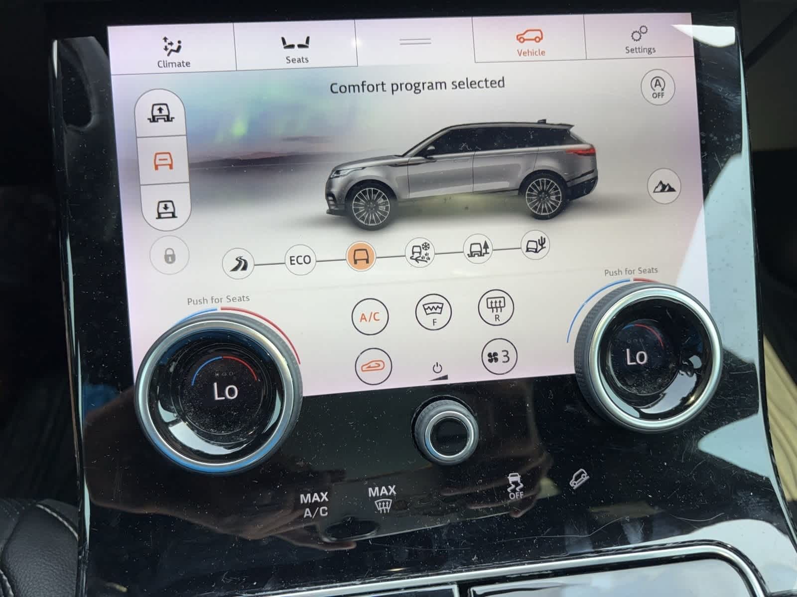 Thumbnail: 2018 Land Rover Range Rover Velar - 18