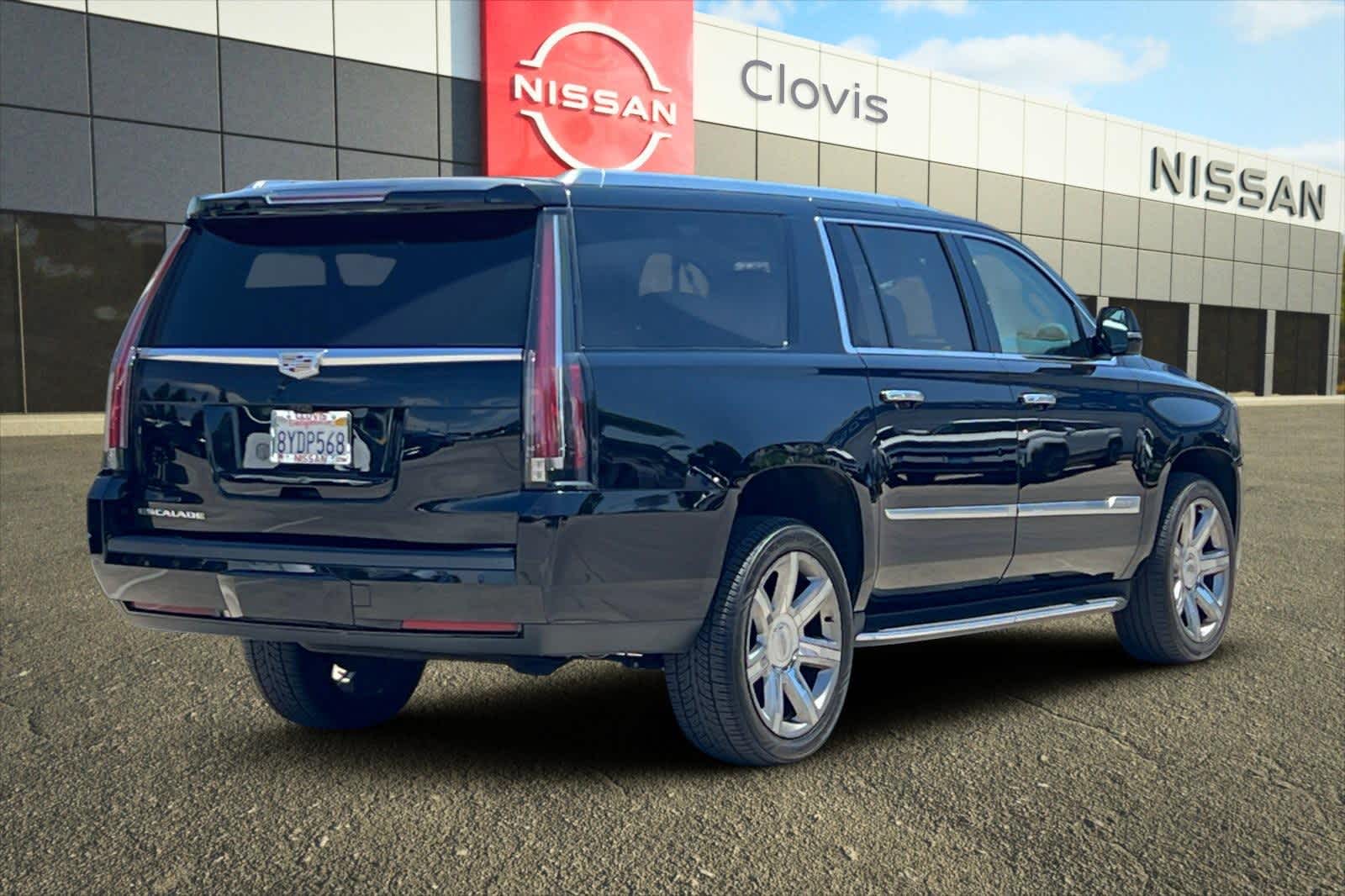 Thumbnail: 2020 Cadillac Escalade - 3