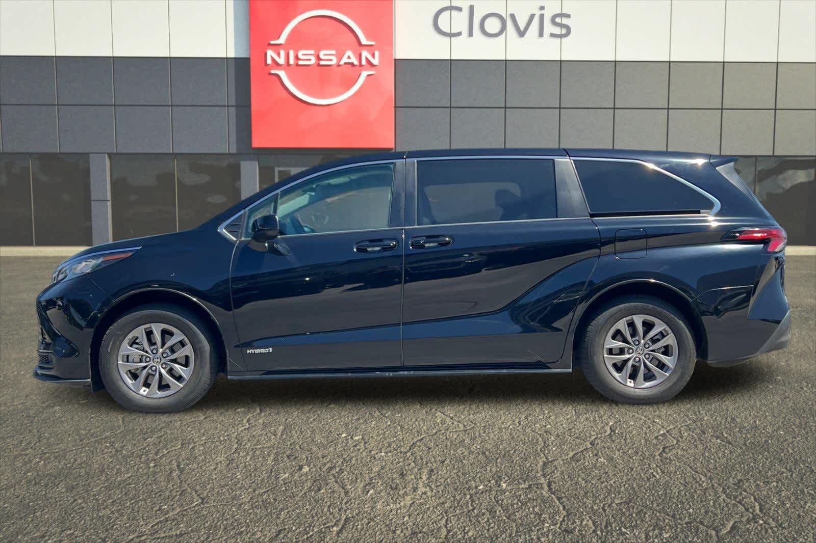 Thumbnail: 2021 Toyota Sienna - 6