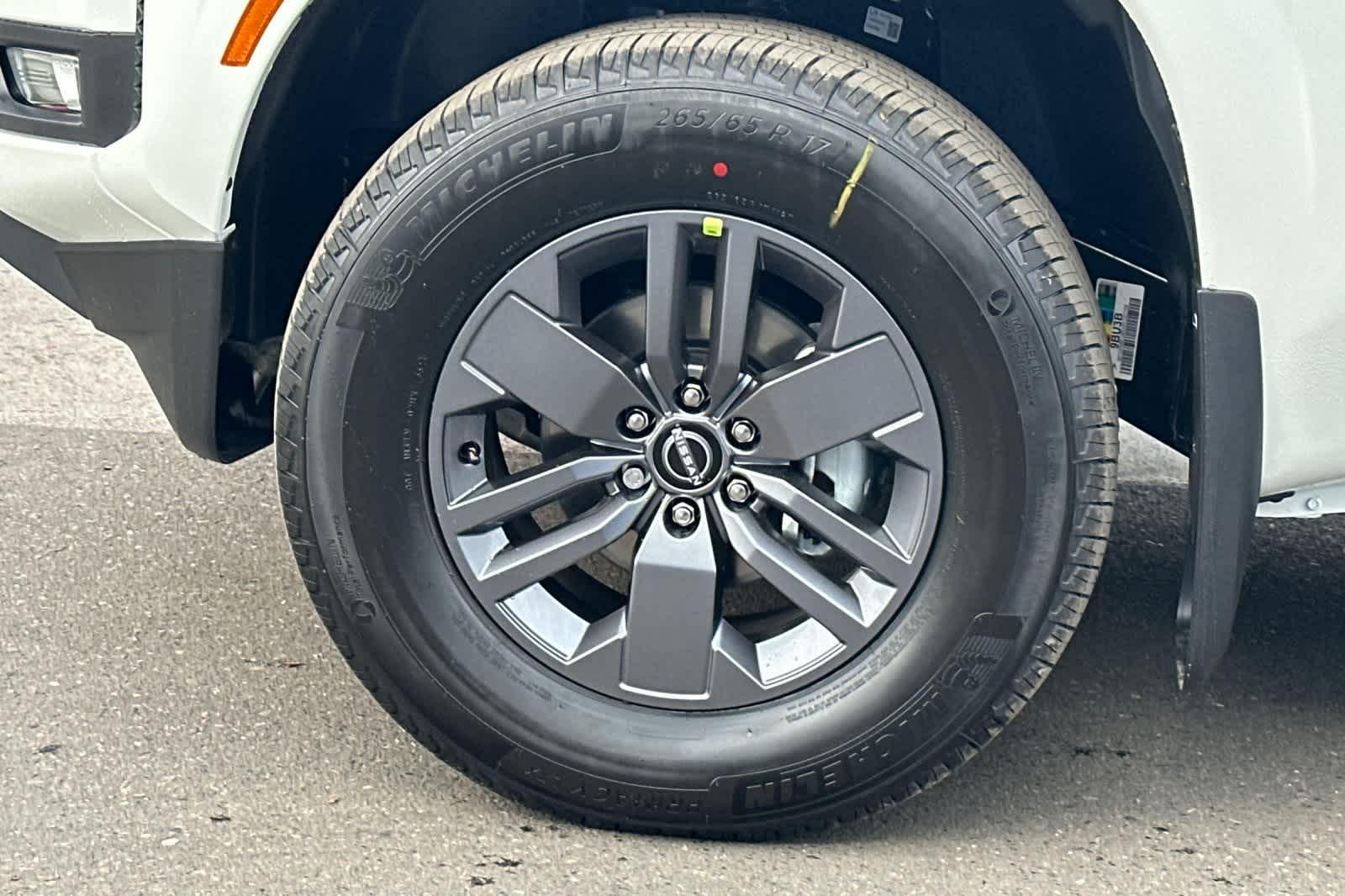 Thumbnail: 2025 Nissan Frontier - 25