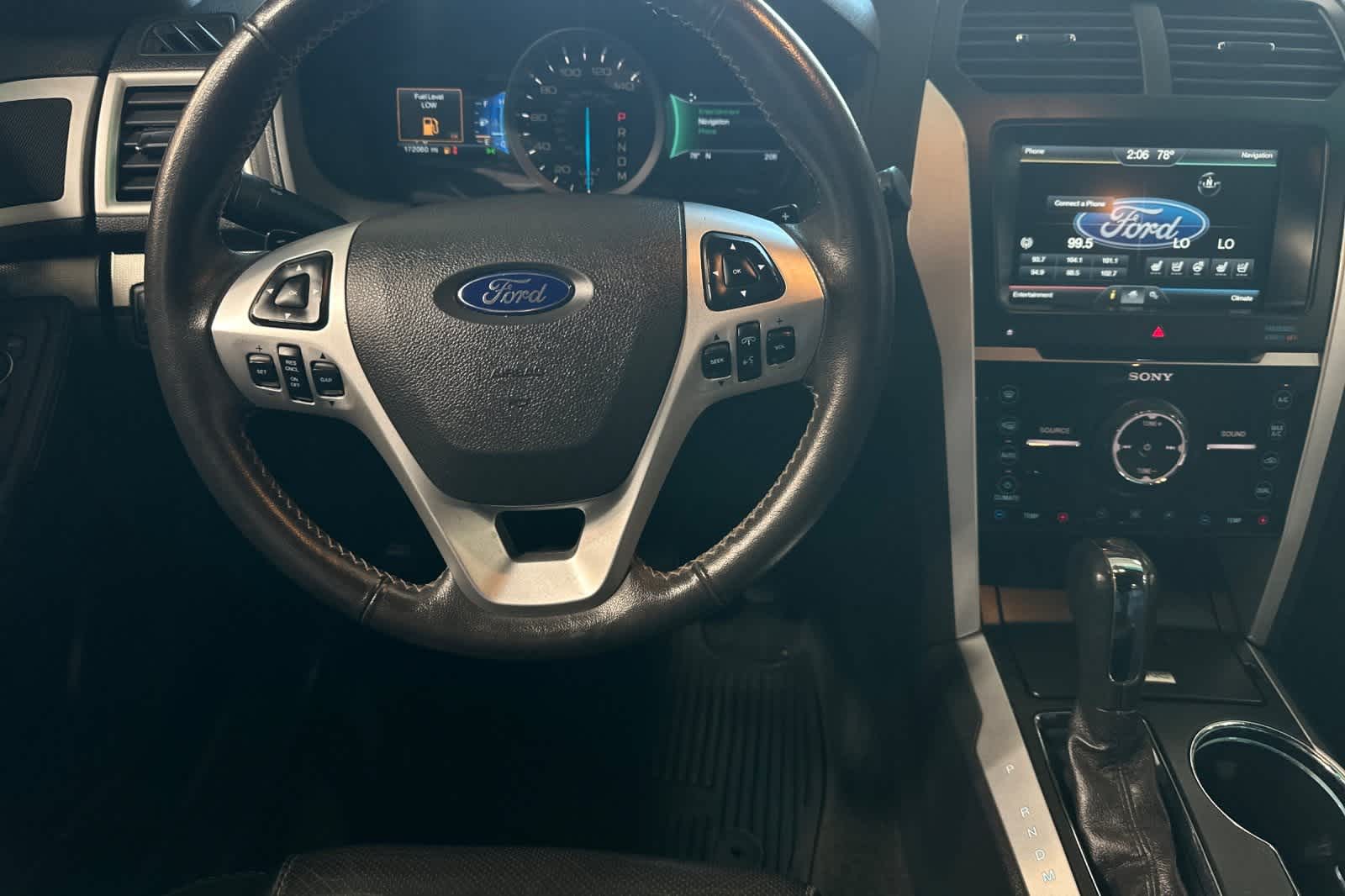Thumbnail: 2015 Ford Explorer - 17