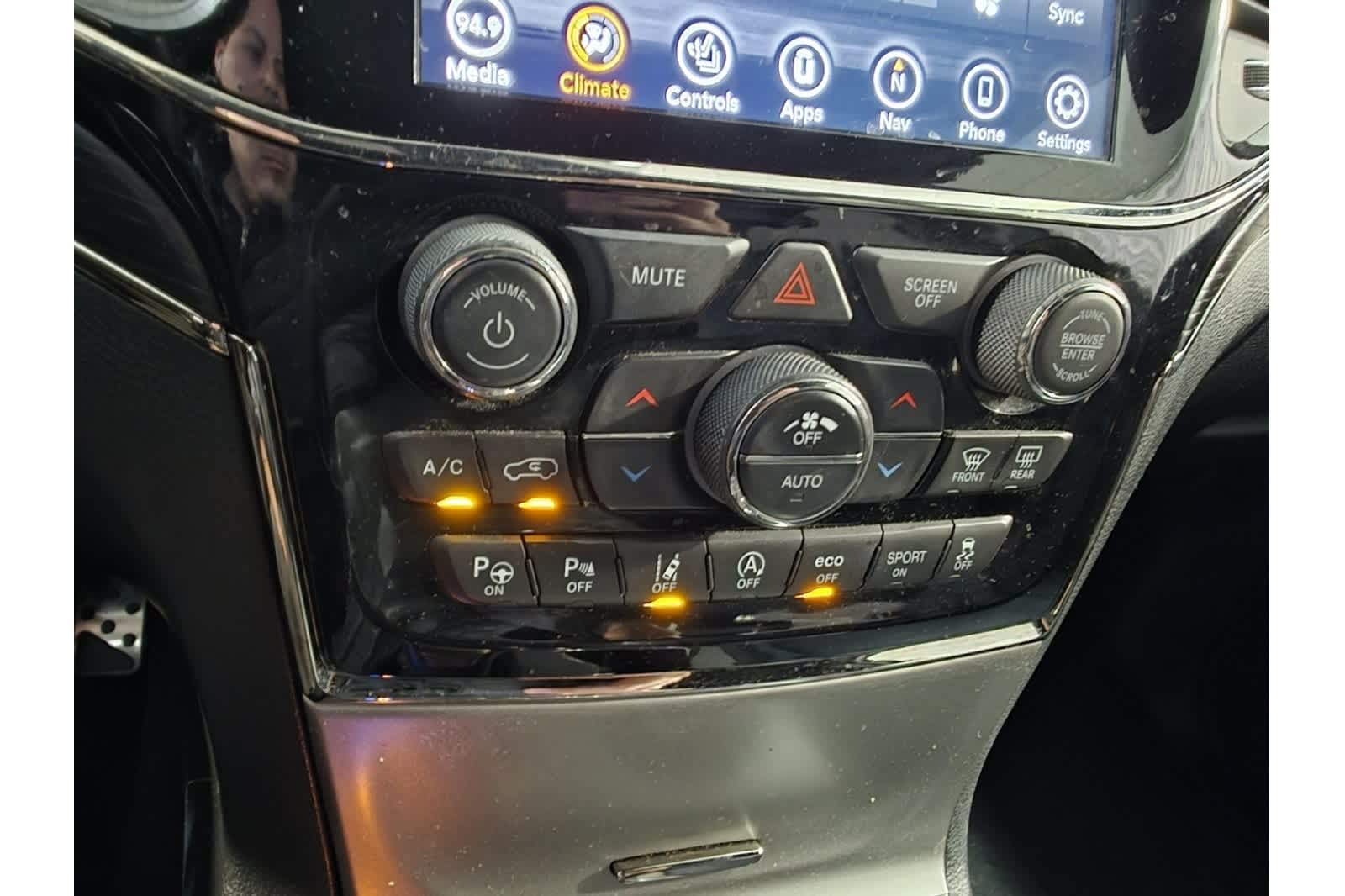 Thumbnail: 2020 Jeep Grand Cherokee - 24