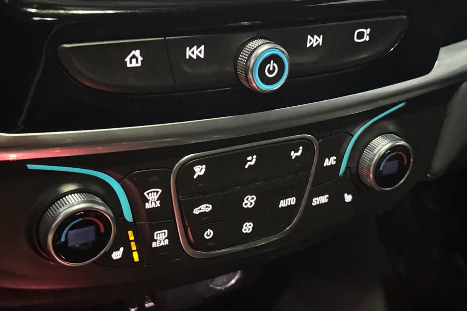 Thumbnail: 2019 Chevrolet Traverse - 25