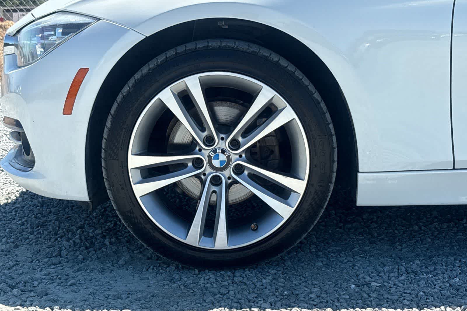 Thumbnail: 2018 BMW 3 Series - 12