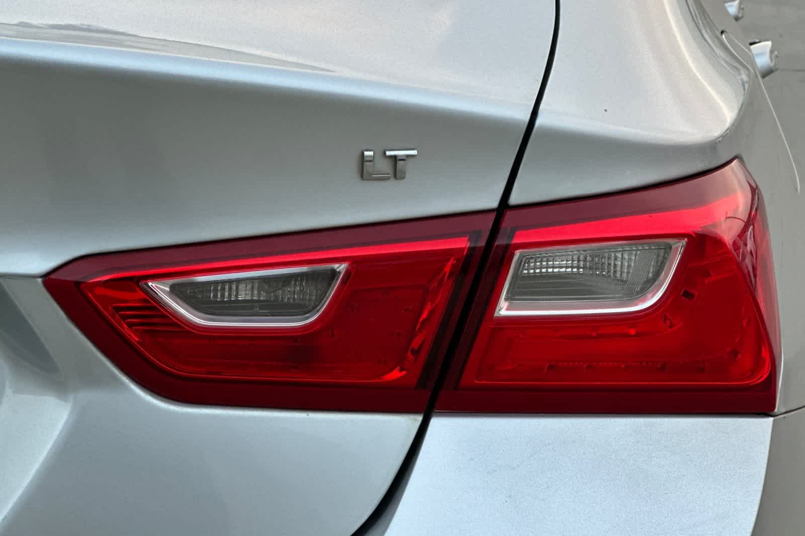 Thumbnail: 2017 Chevrolet Malibu - 33