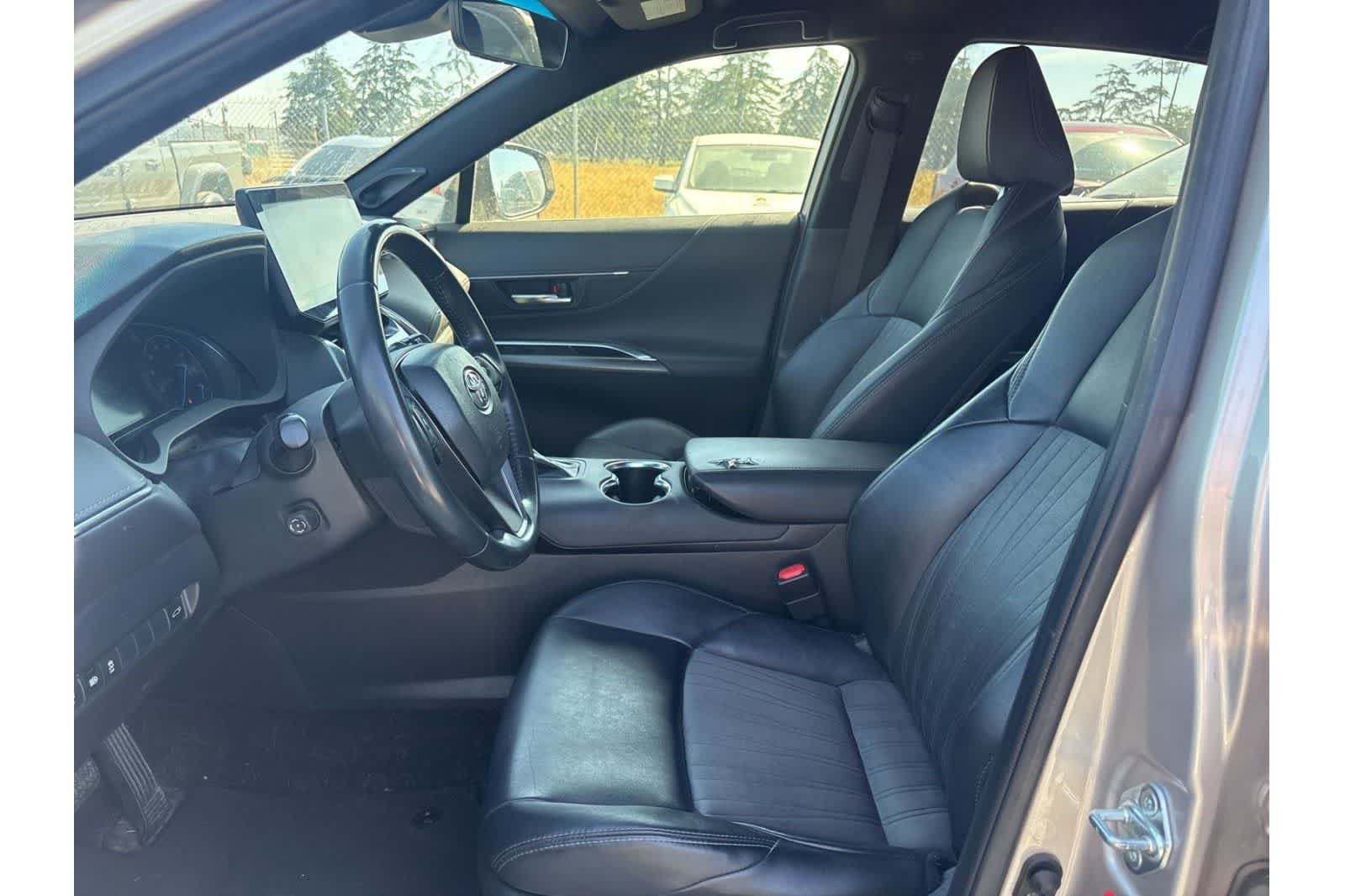 Thumbnail: 2021 Toyota Venza - 12