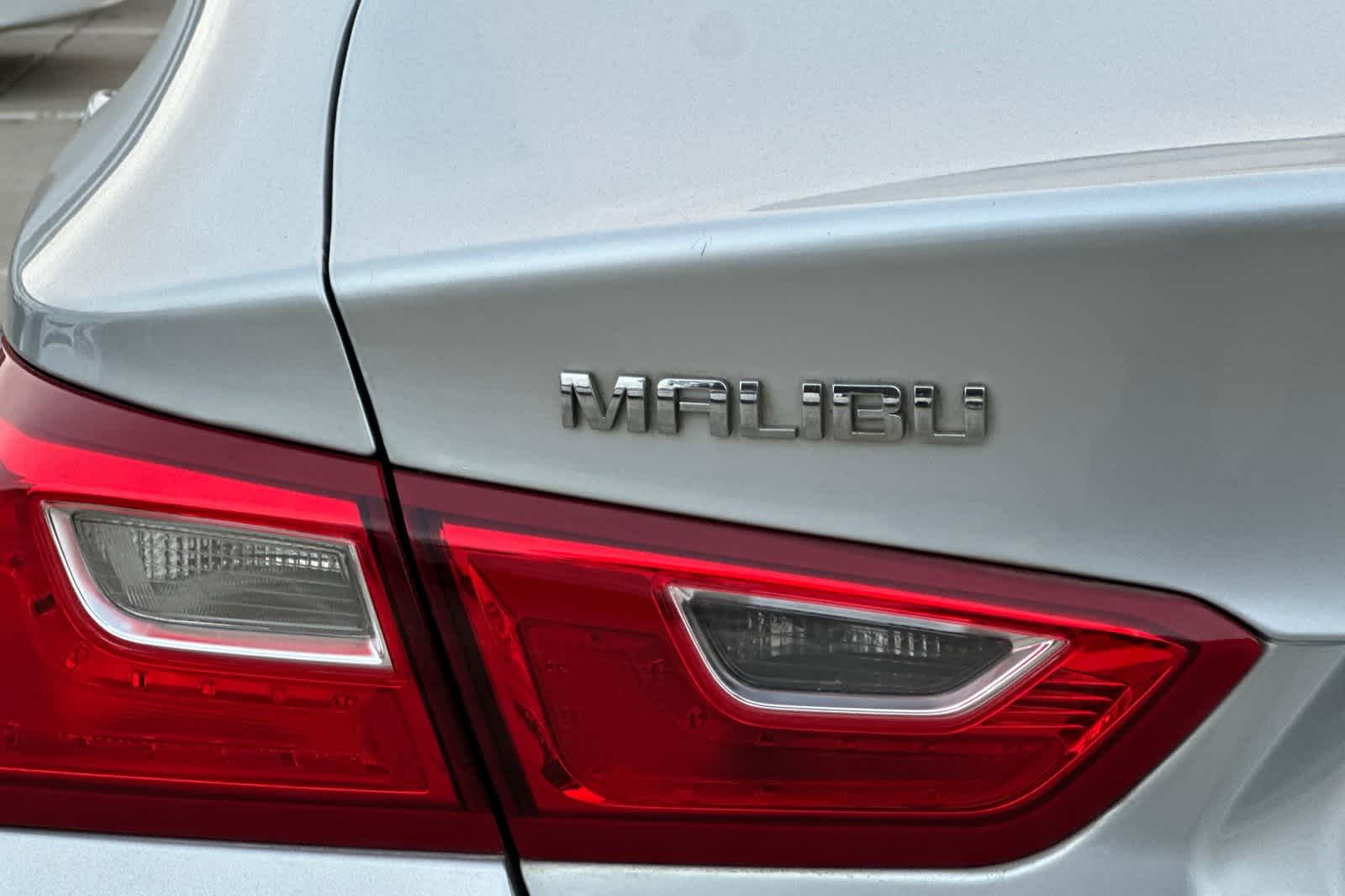 Thumbnail: 2017 Chevrolet Malibu - 16