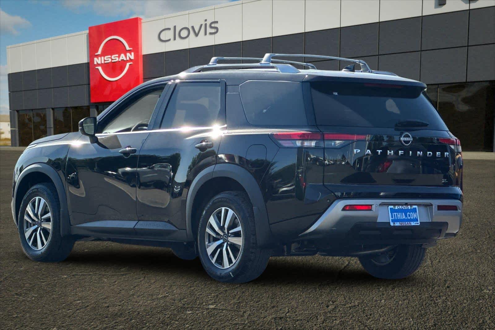 2025 Nissan Pathfinder SL 7