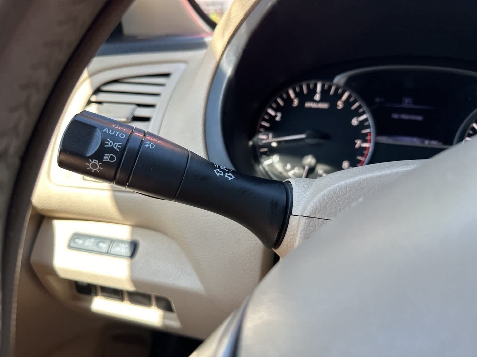 2016 Nissan Altima SV 29