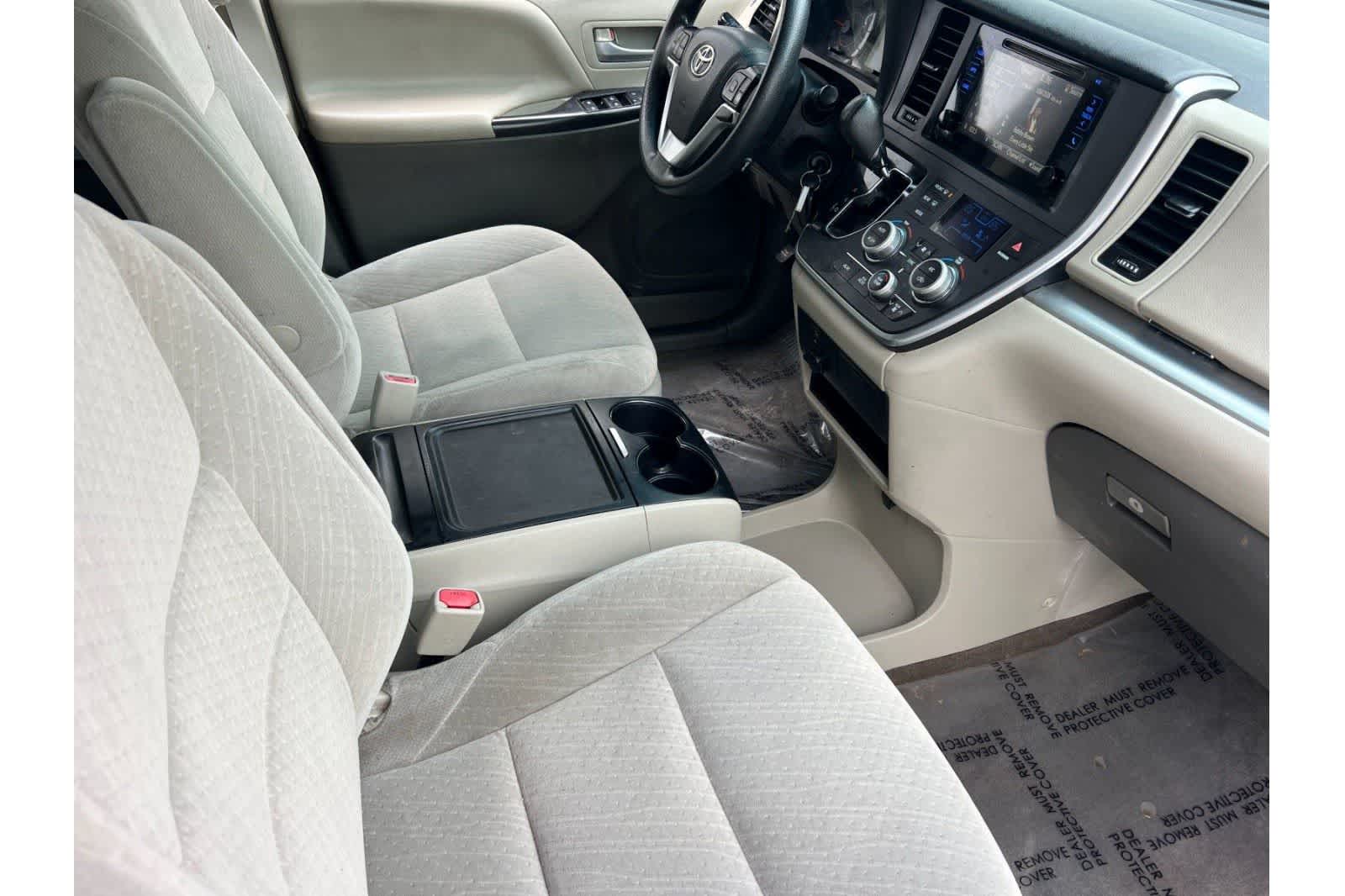 Thumbnail: 2017 Toyota Sienna - 18