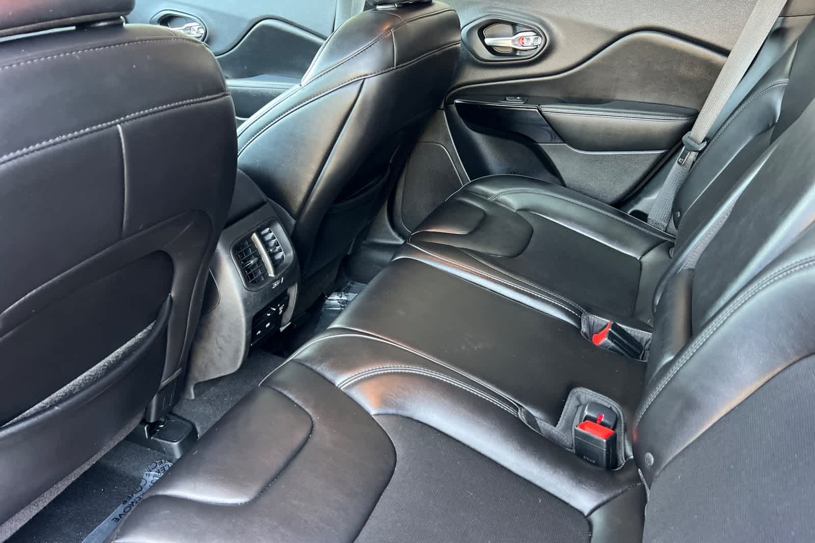 Thumbnail: 2019 Jeep Cherokee - 5