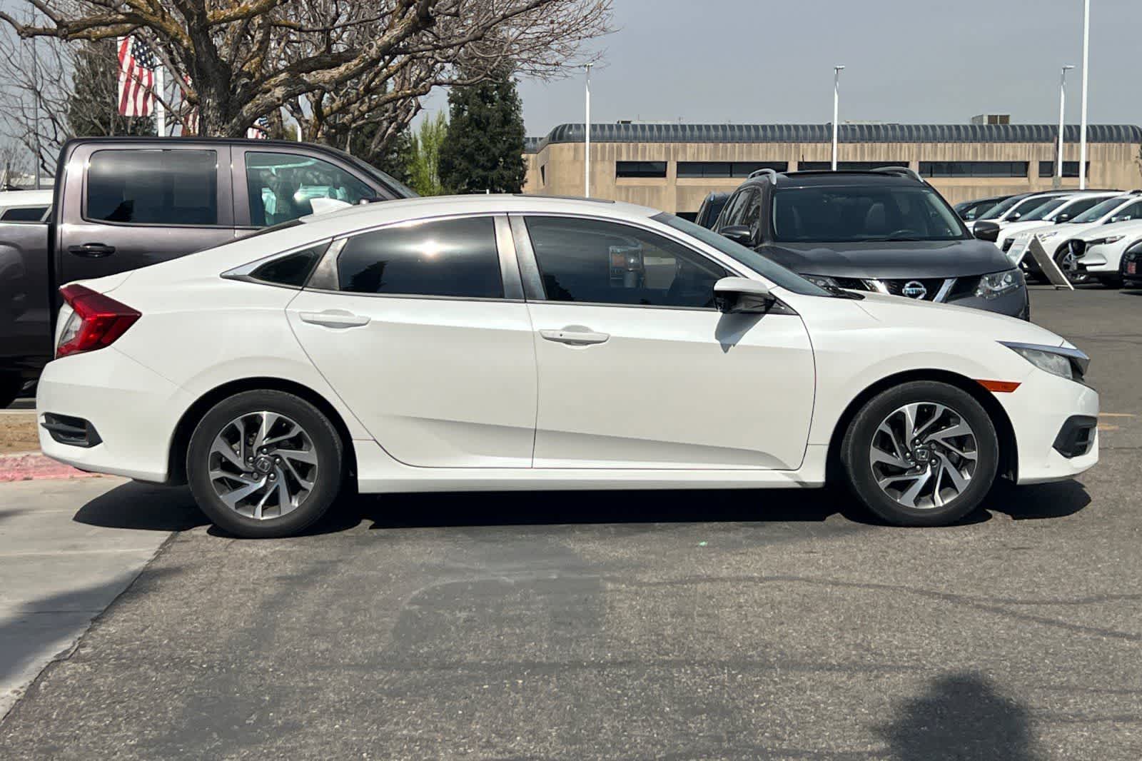 Thumbnail: 2017 Honda Civic - 9