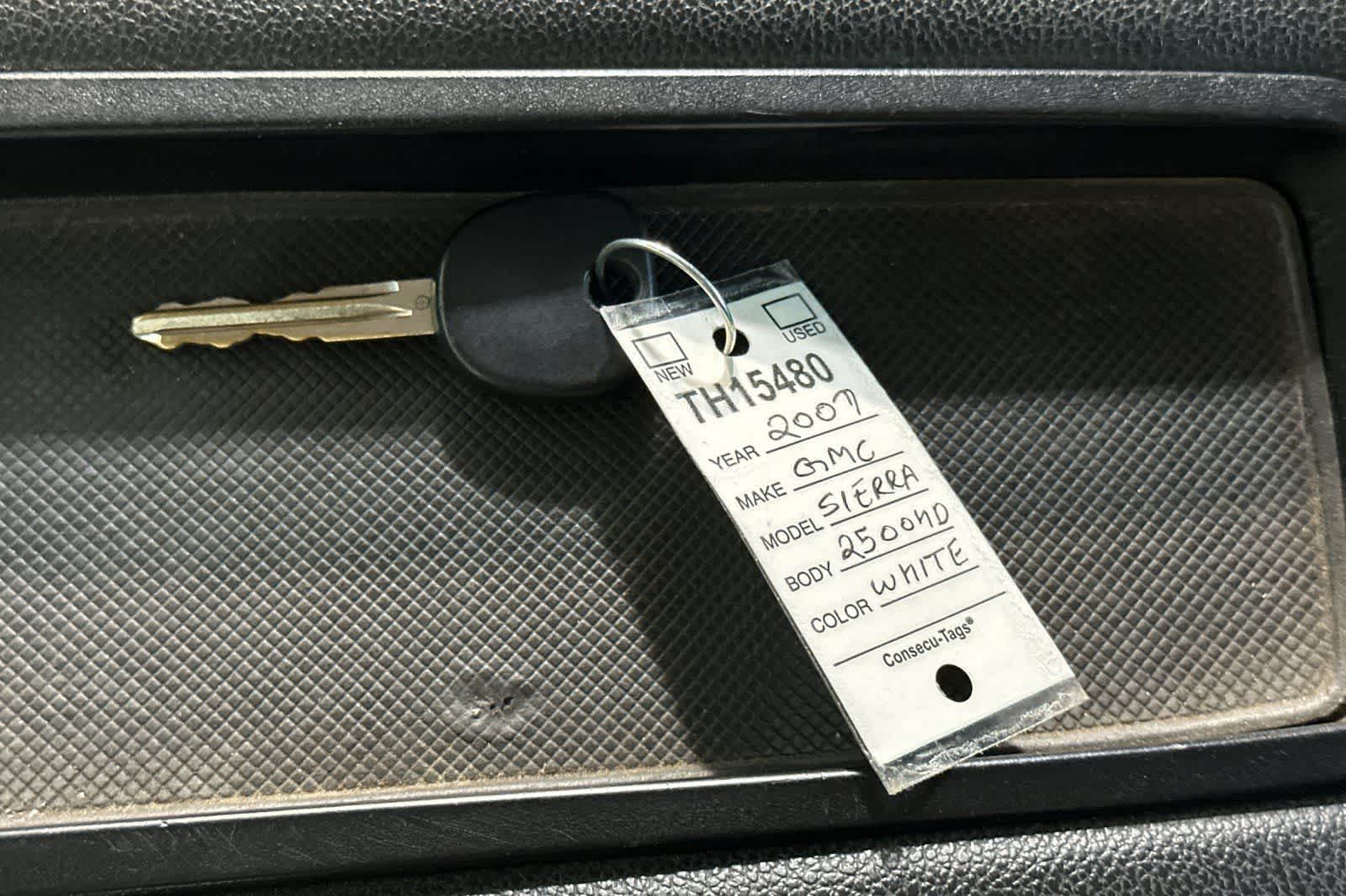 Thumbnail: 2007 GMC Sierra 2500 - 23