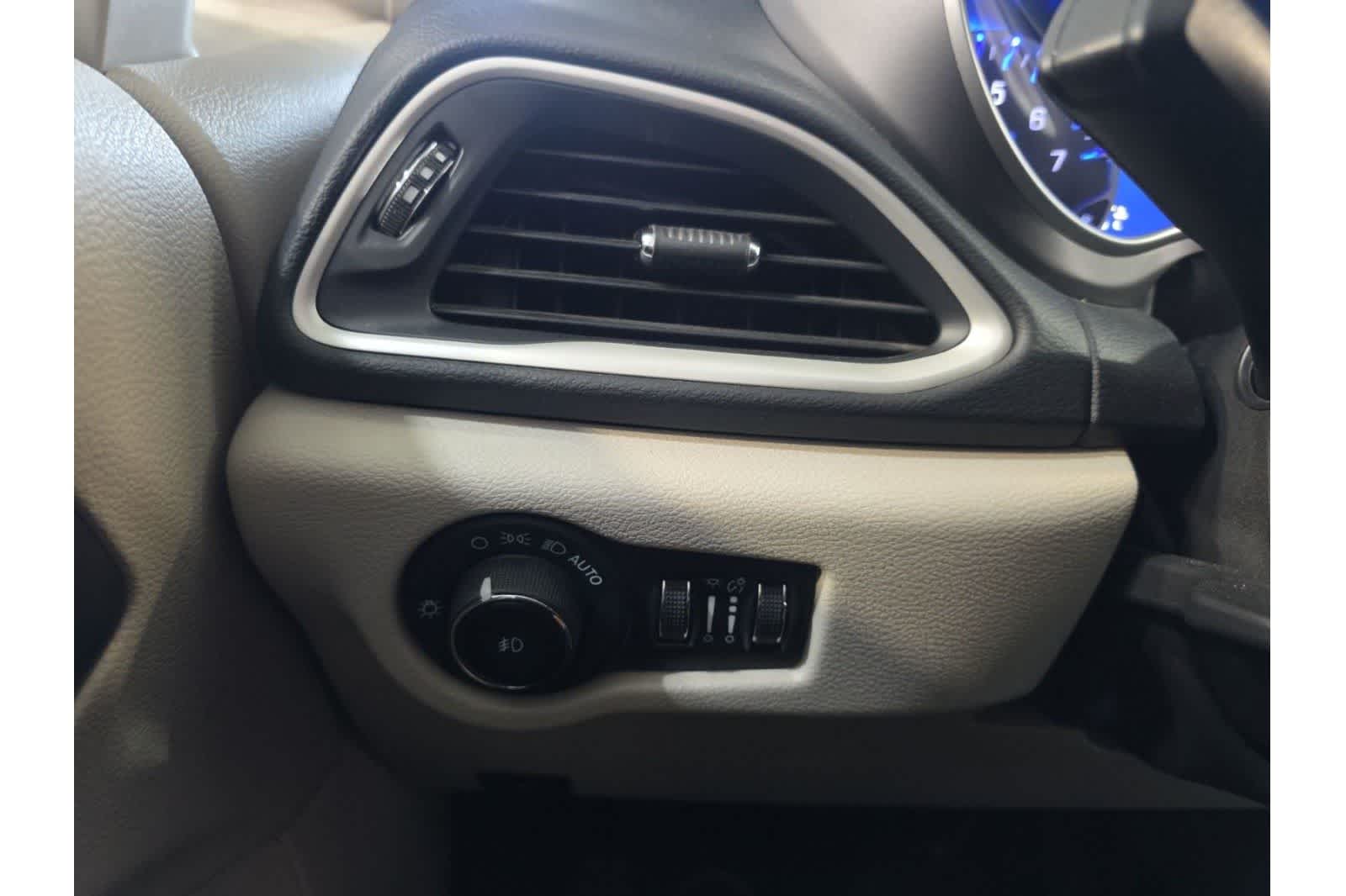 Thumbnail: 2023 Chrysler Pacifica - 30