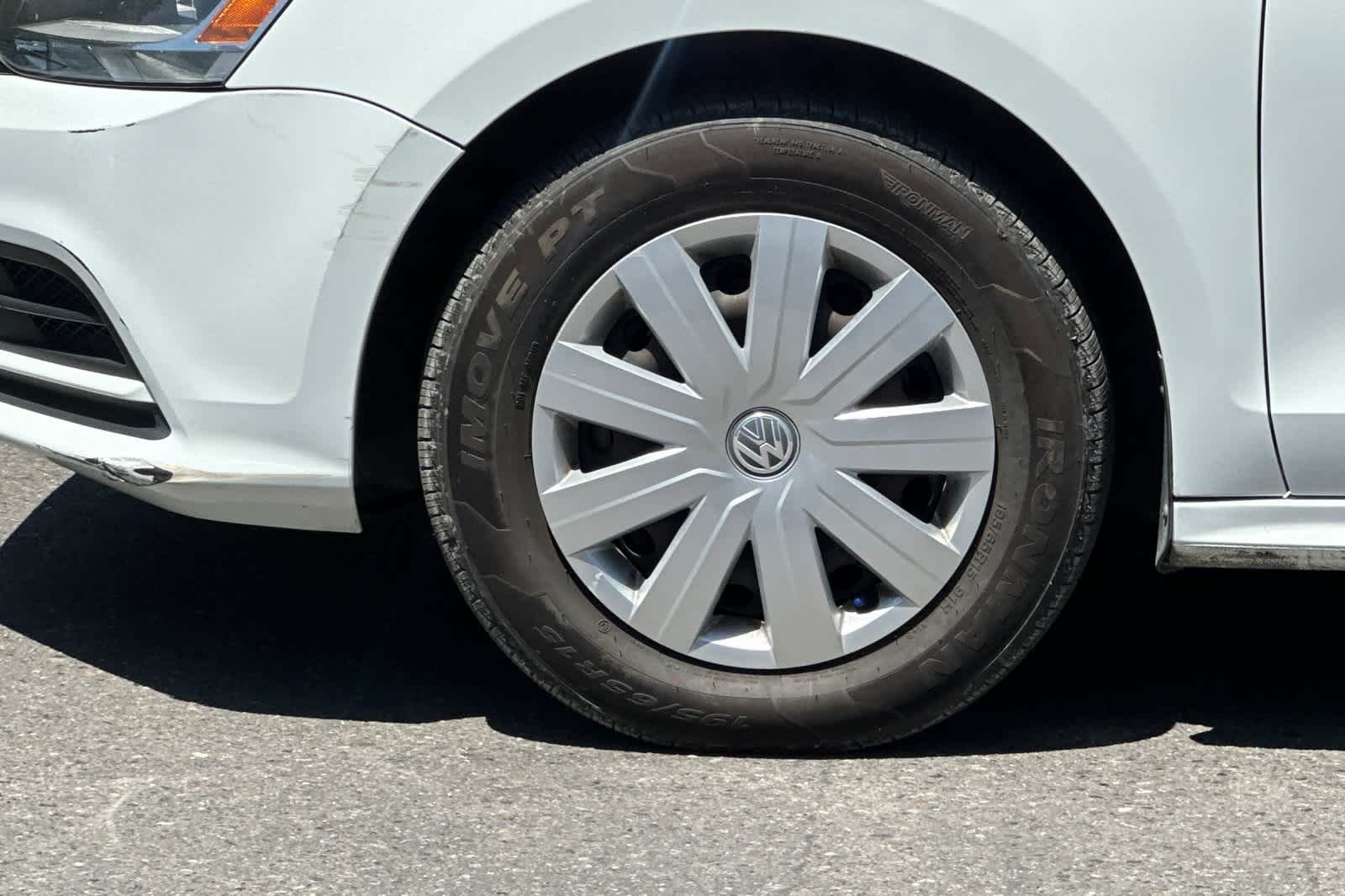 Thumbnail: 2015 Volkswagen Jetta - 12