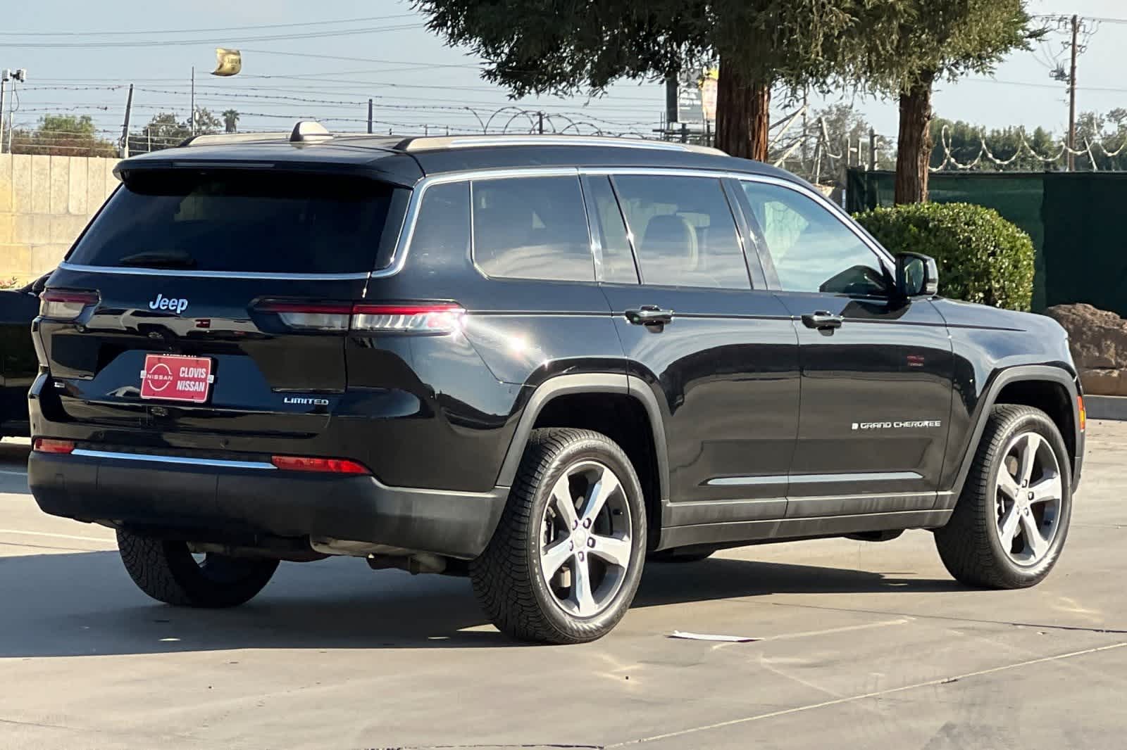 Thumbnail: 2021 Jeep Grand Cherokee L - 3