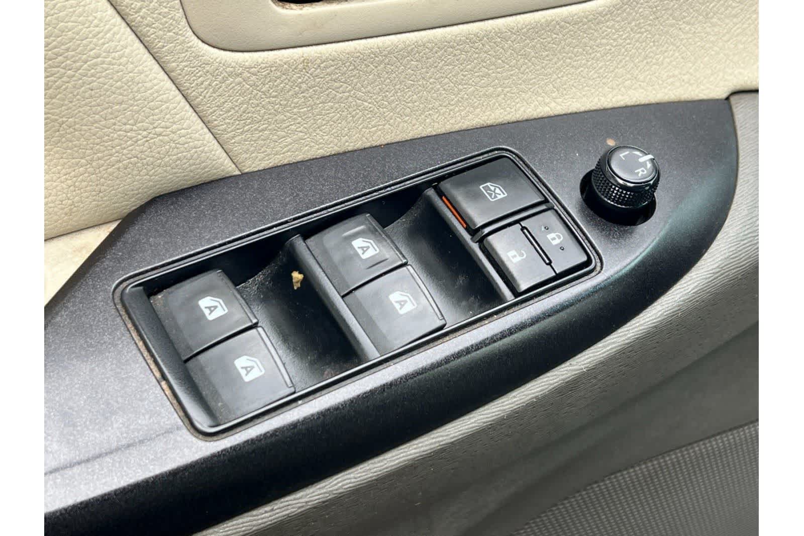 Thumbnail: 2017 Toyota Sienna - 15