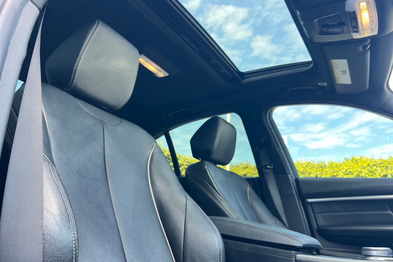 Thumbnail: 2018 BMW 3 Series - 18