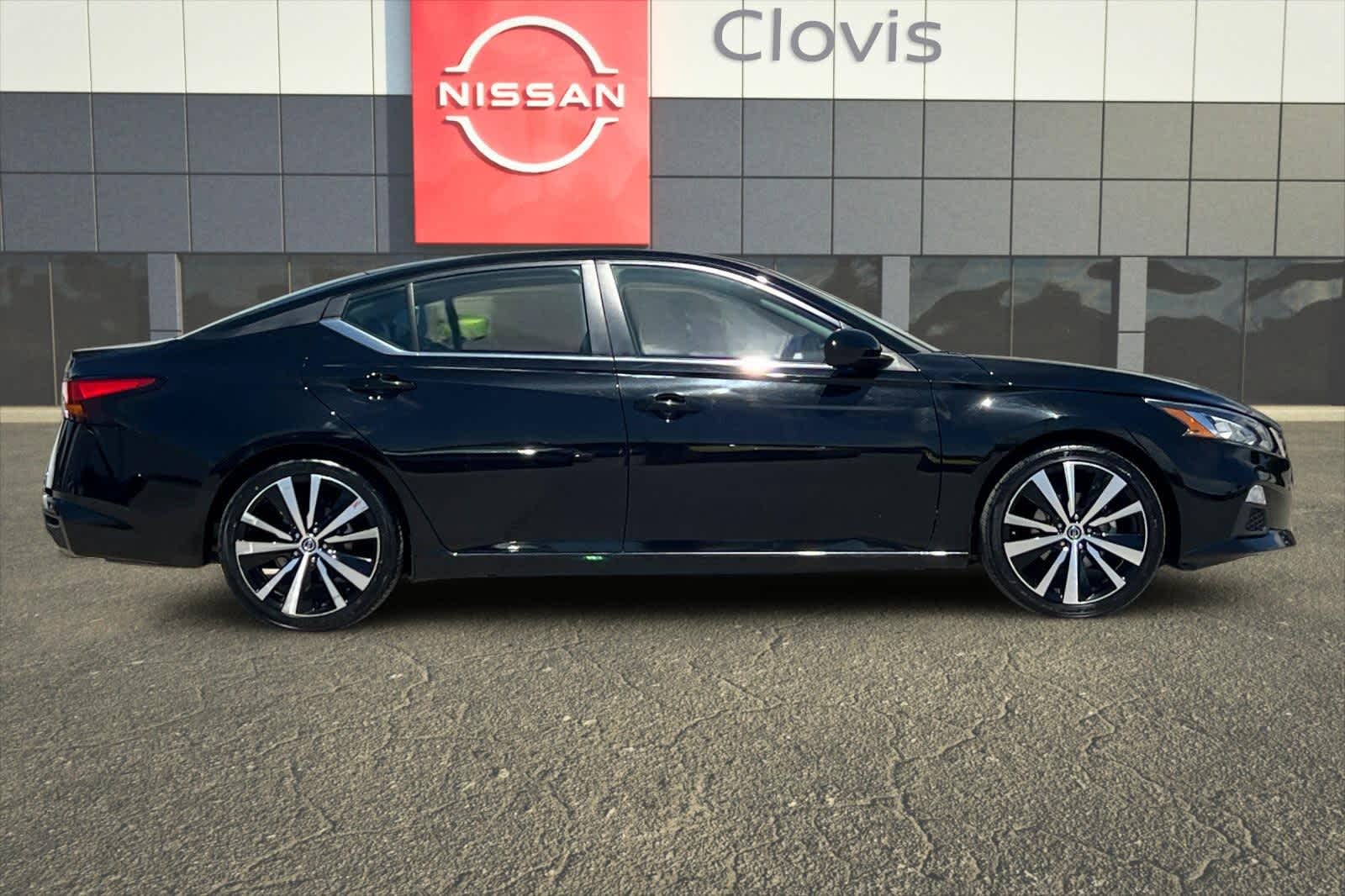 2022 Nissan Altima SR 9