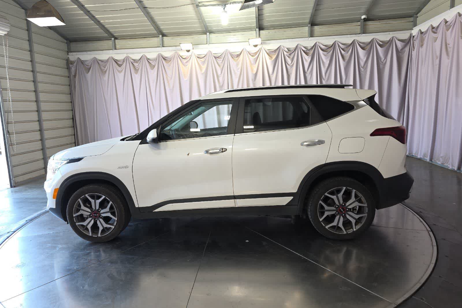 Thumbnail: 2022 Kia Seltos - 6