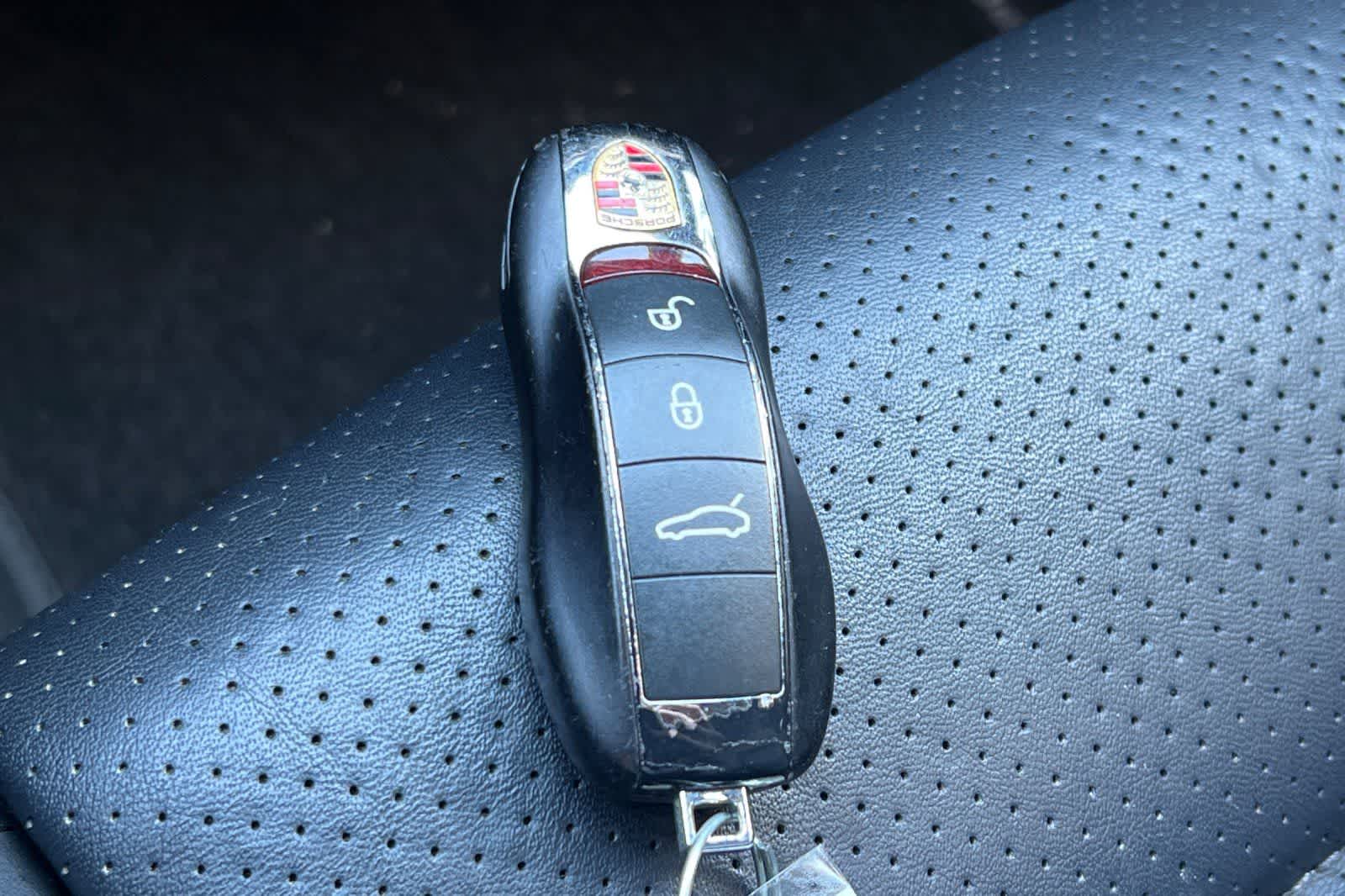 Thumbnail: 2013 Porsche Panamera - 28