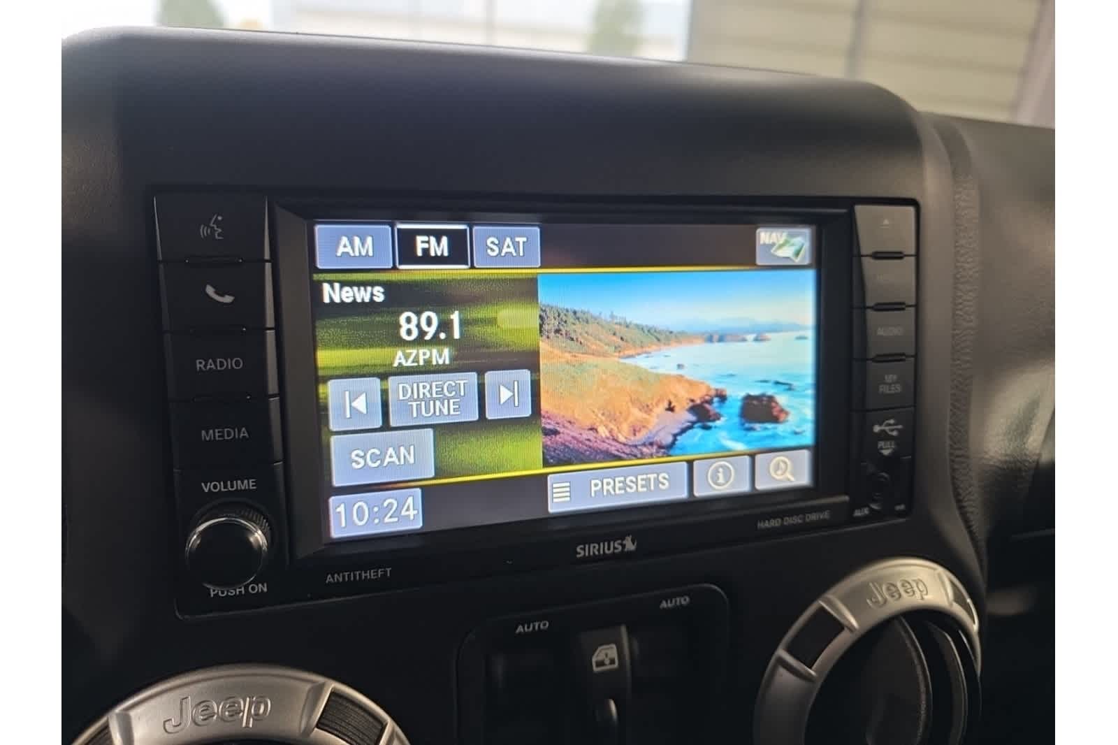 Thumbnail: 2017 Jeep Wrangler - 18