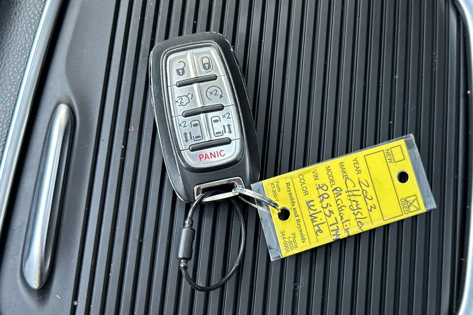 Thumbnail: 2023 Chrysler Pacifica - 25