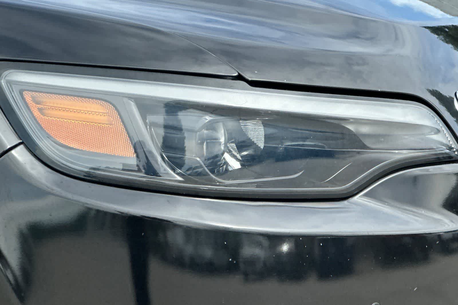 Thumbnail: 2019 Jeep Cherokee - 35