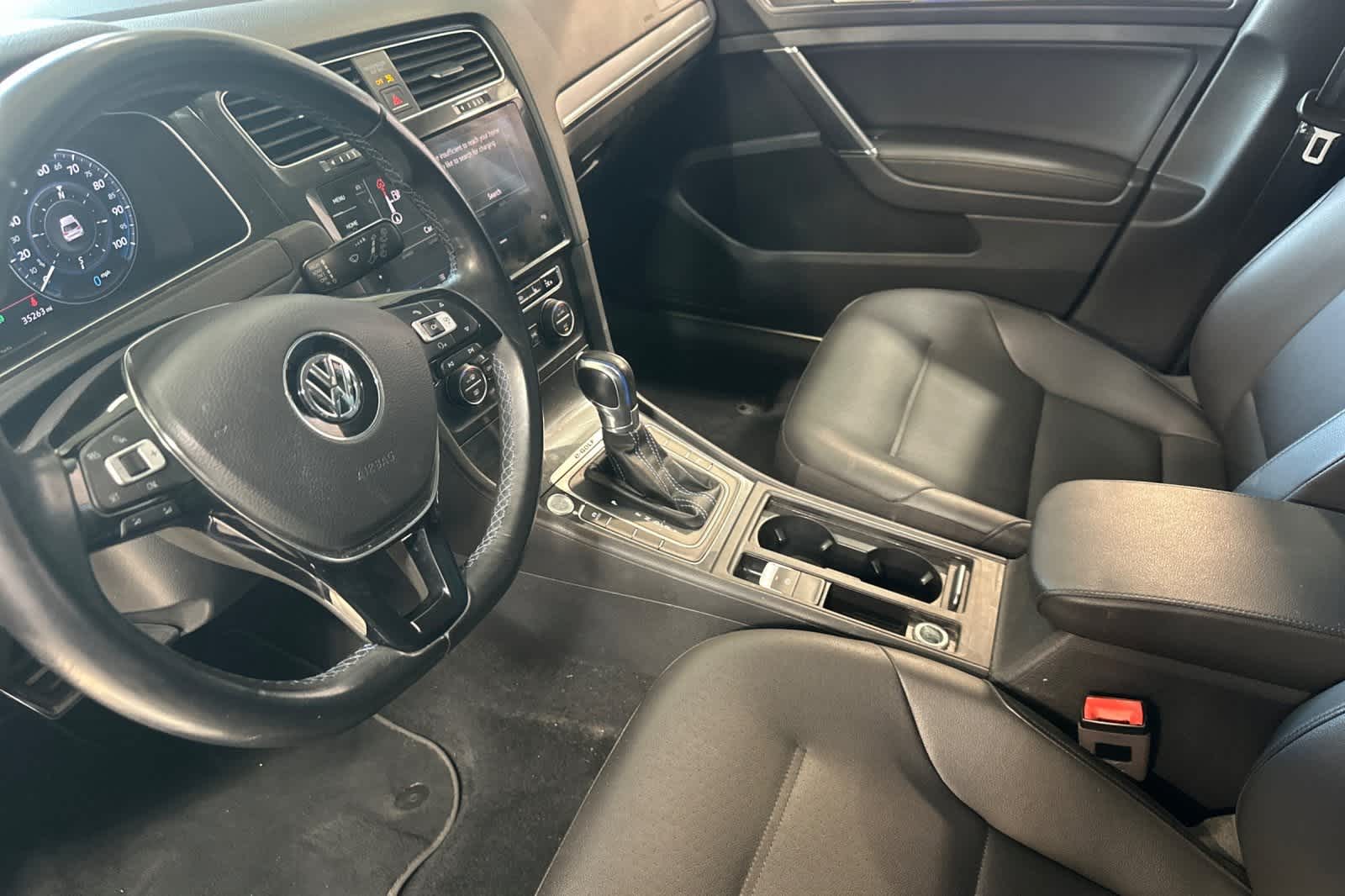 Thumbnail: 2018 Volkswagen e-Golf - 14