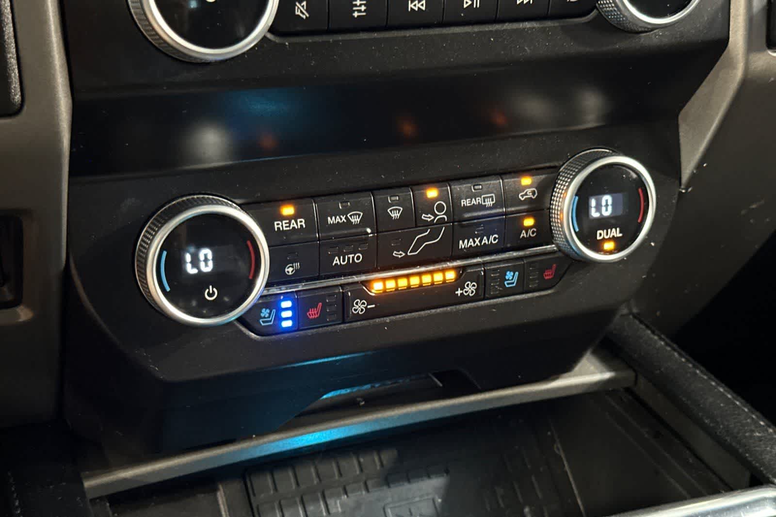 Thumbnail: 2020 Ford Expedition - 24